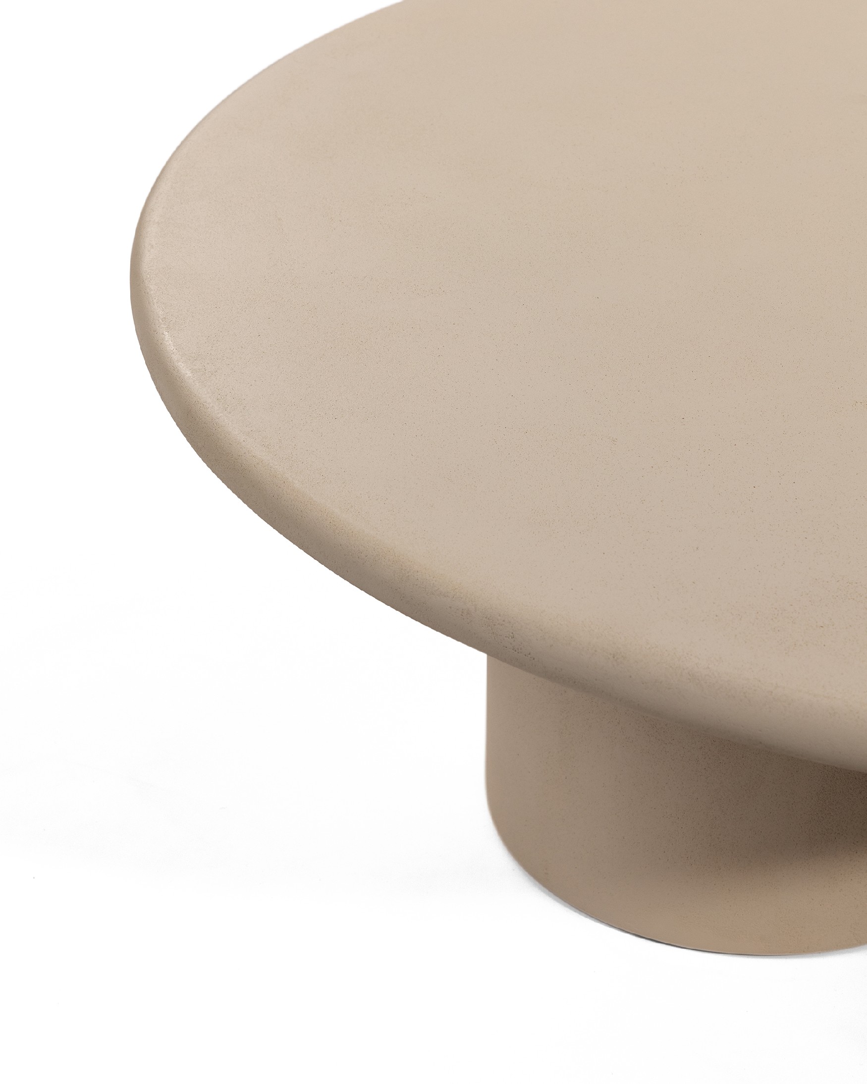 Mesa auxiliar Gaia redonda de MDF con acabado de microcemento moka Ø 80 cm