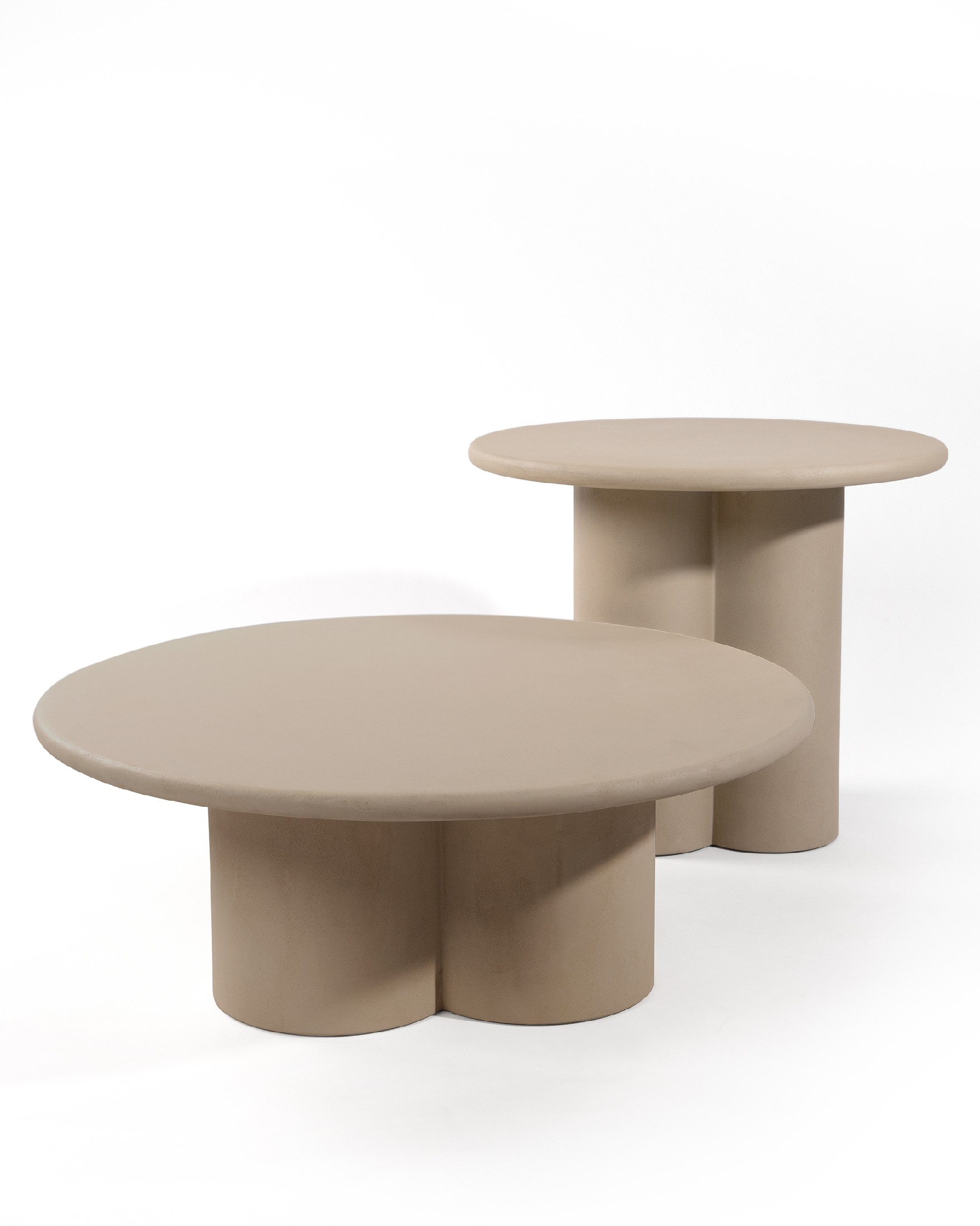 Mesa auxiliar Gaia redonda de MDF con acabado de microcemento moka Ø 80 cm