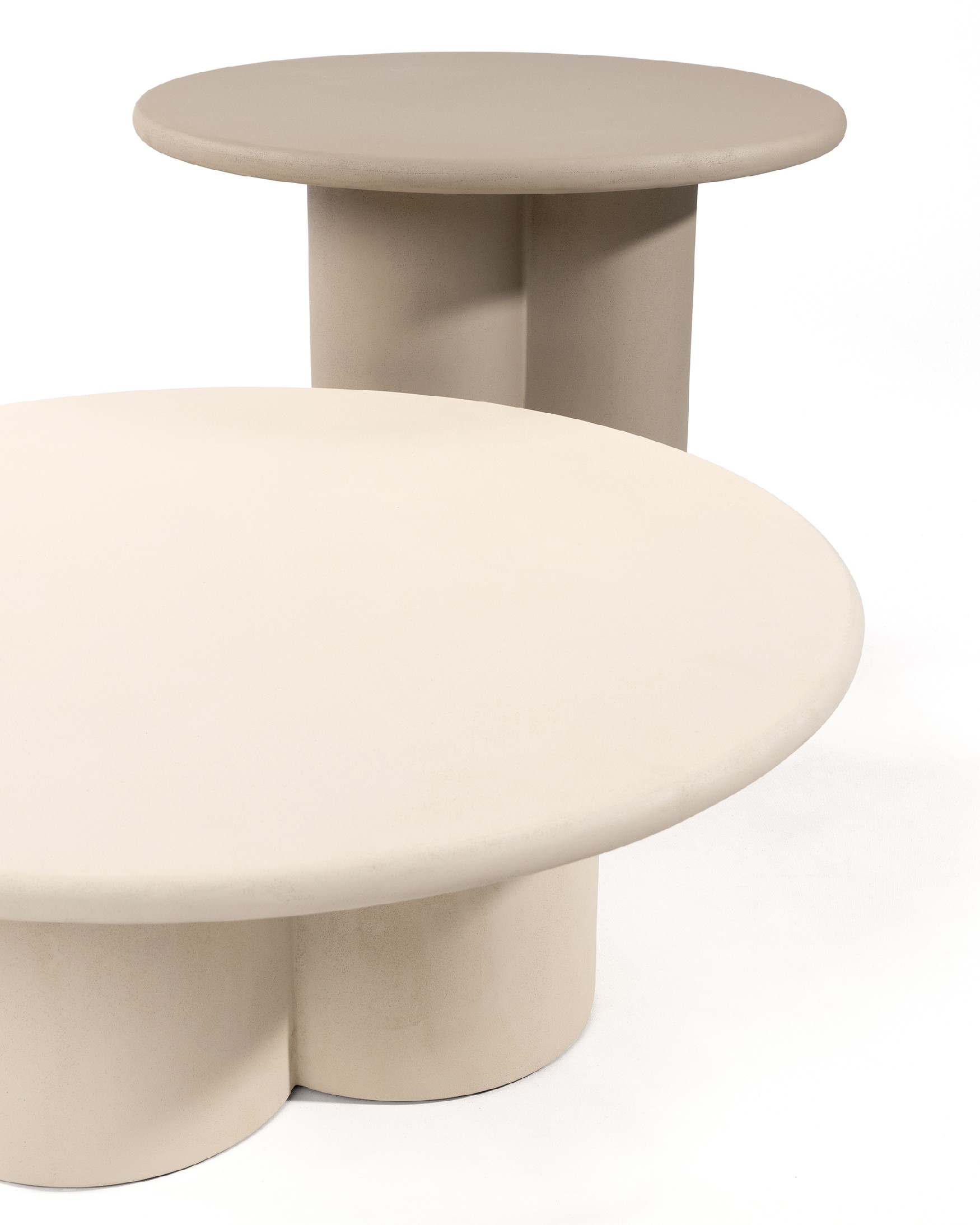 Mesa auxiliar Gaia redonda de MDF con acabado de microcemento moka Ø 60 cm