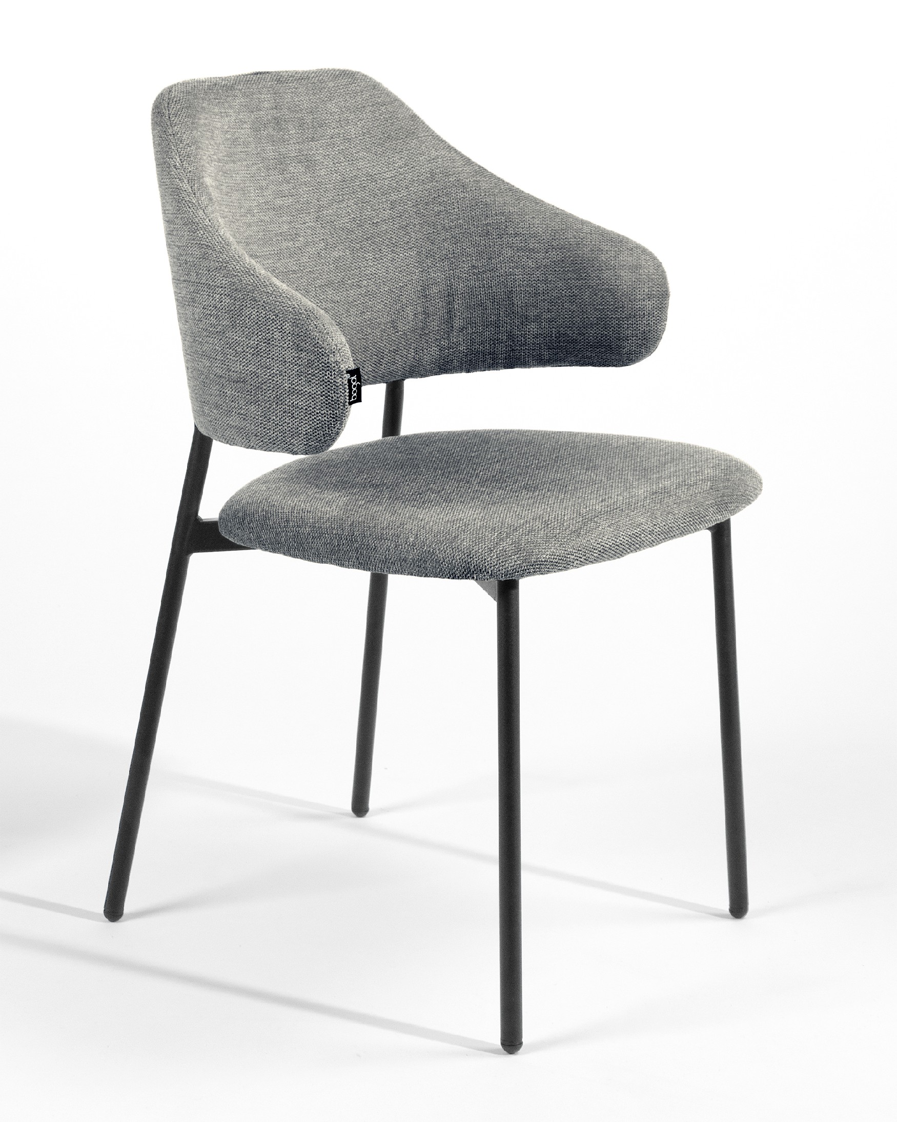 Silla Gante con tapizado gris y patas metálicas negras