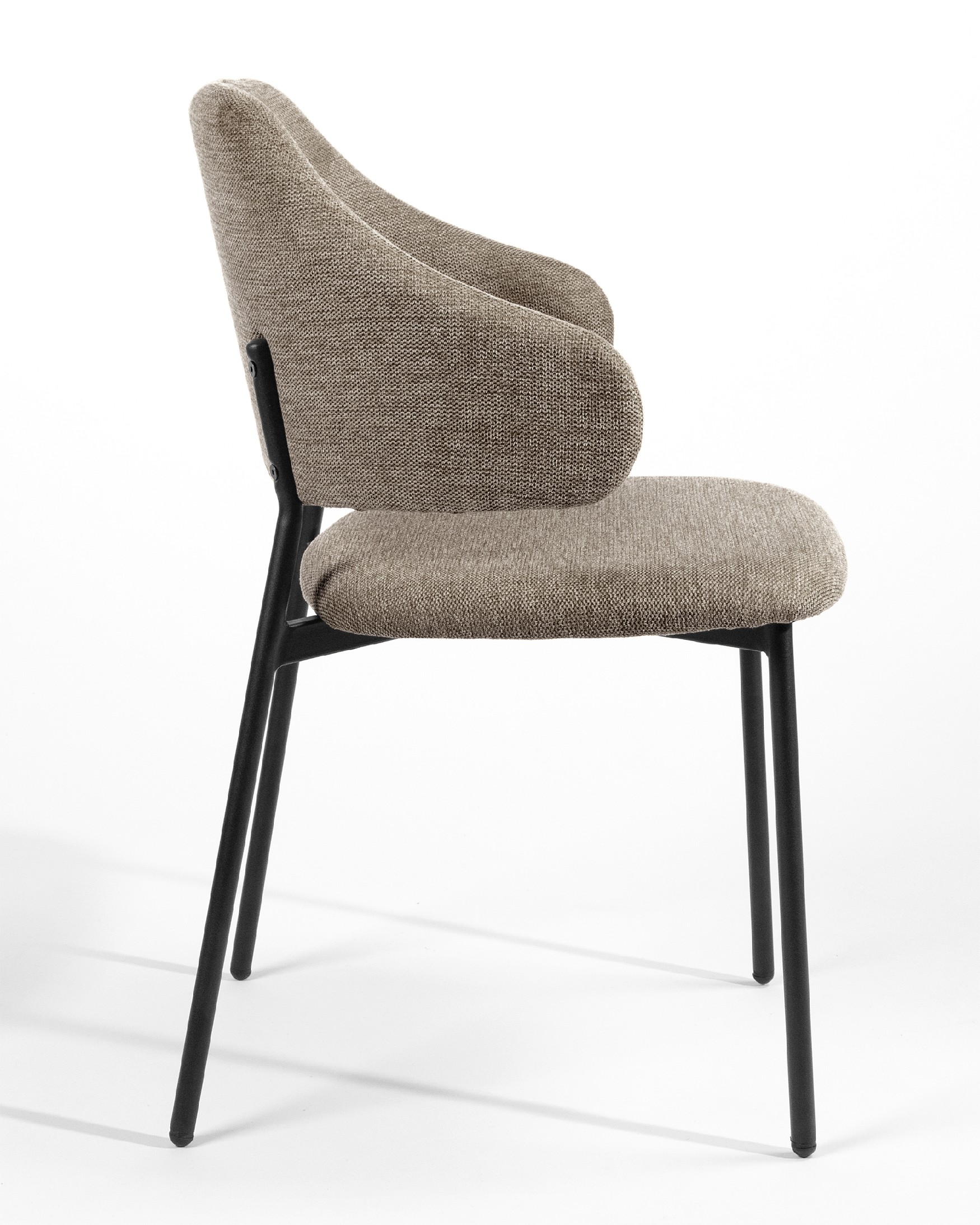 Gante chair with brown upholstery and black metal legs