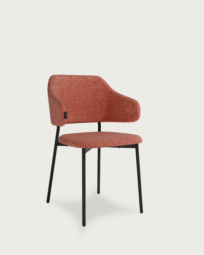 Gante chair with salmon upholstery and black metal legs