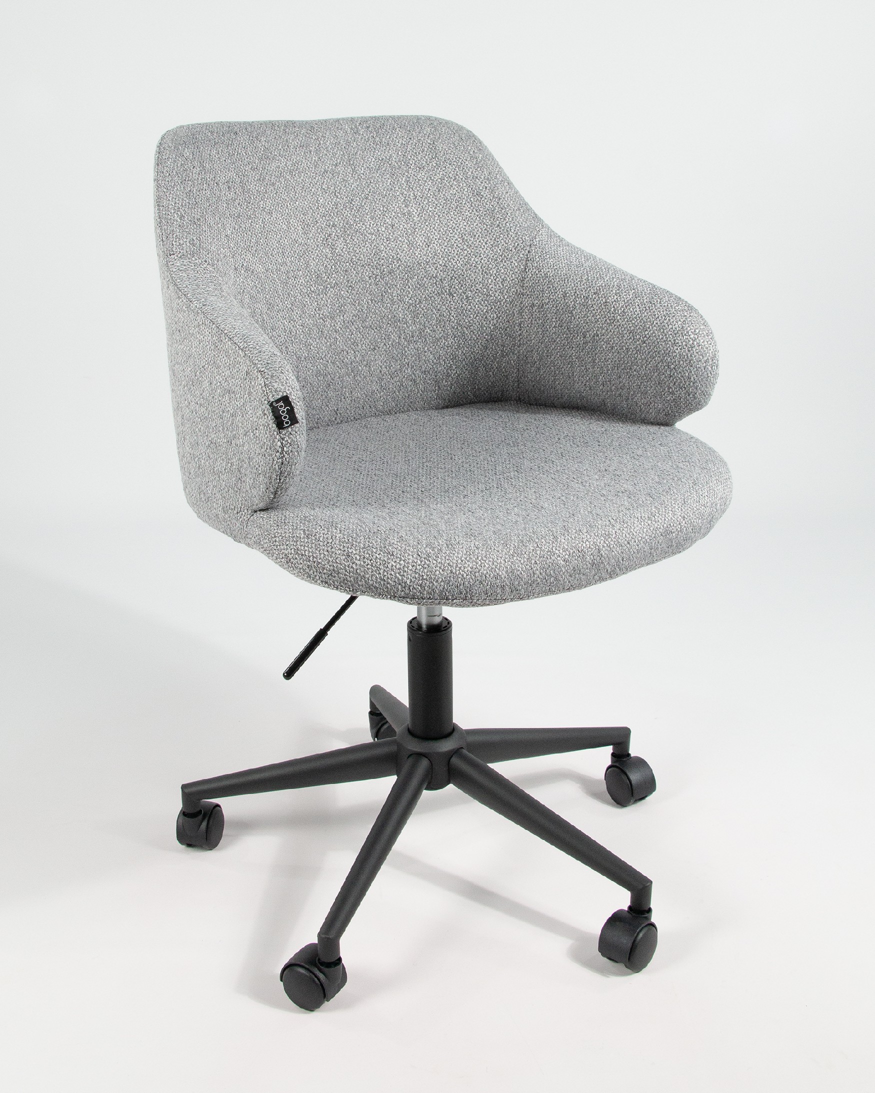 Chaise Glasgow avec revêtement gris et pieds métalliques noirs