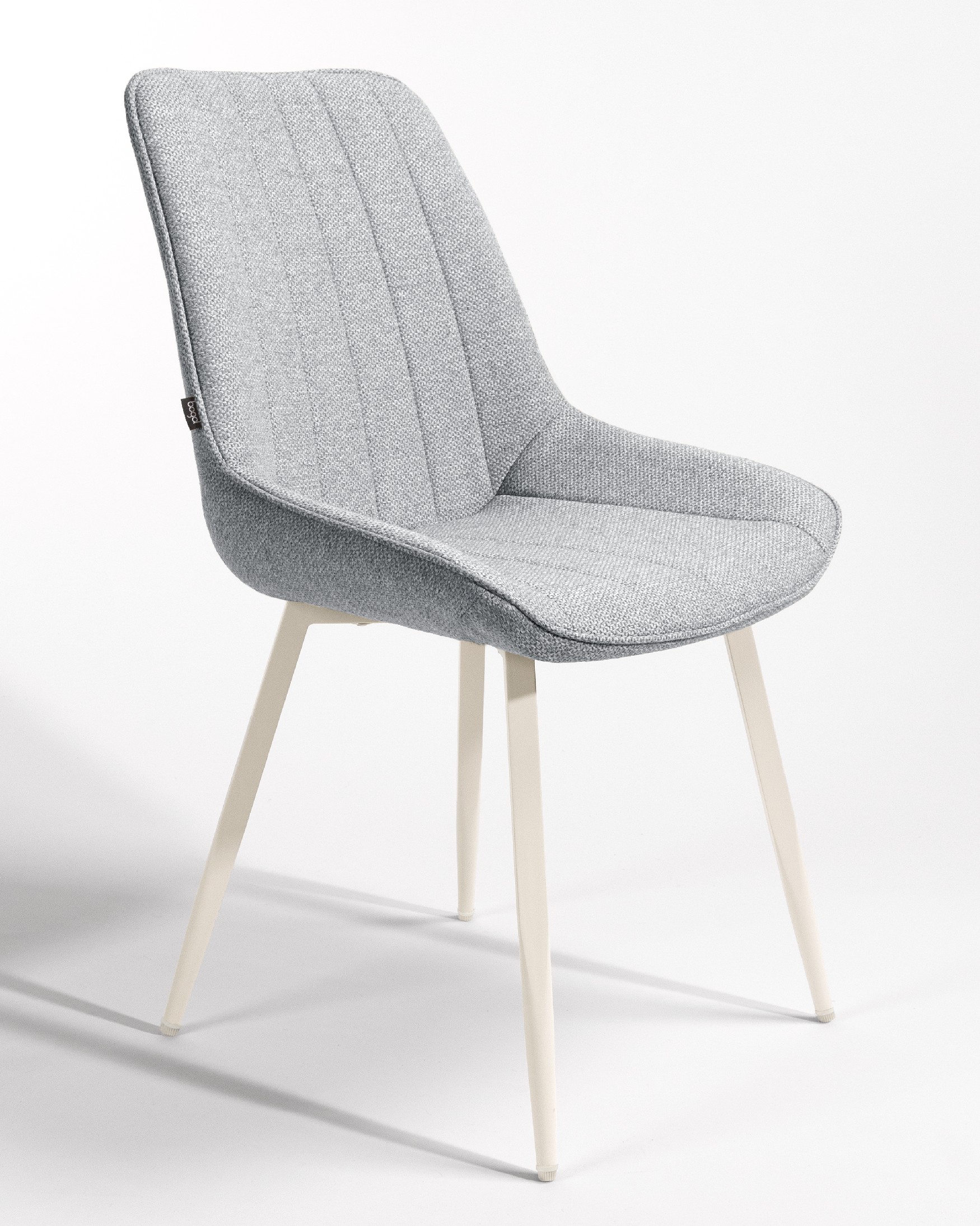 Chaise Helsinki avec rembourrage gris et pieds en métal ivoire