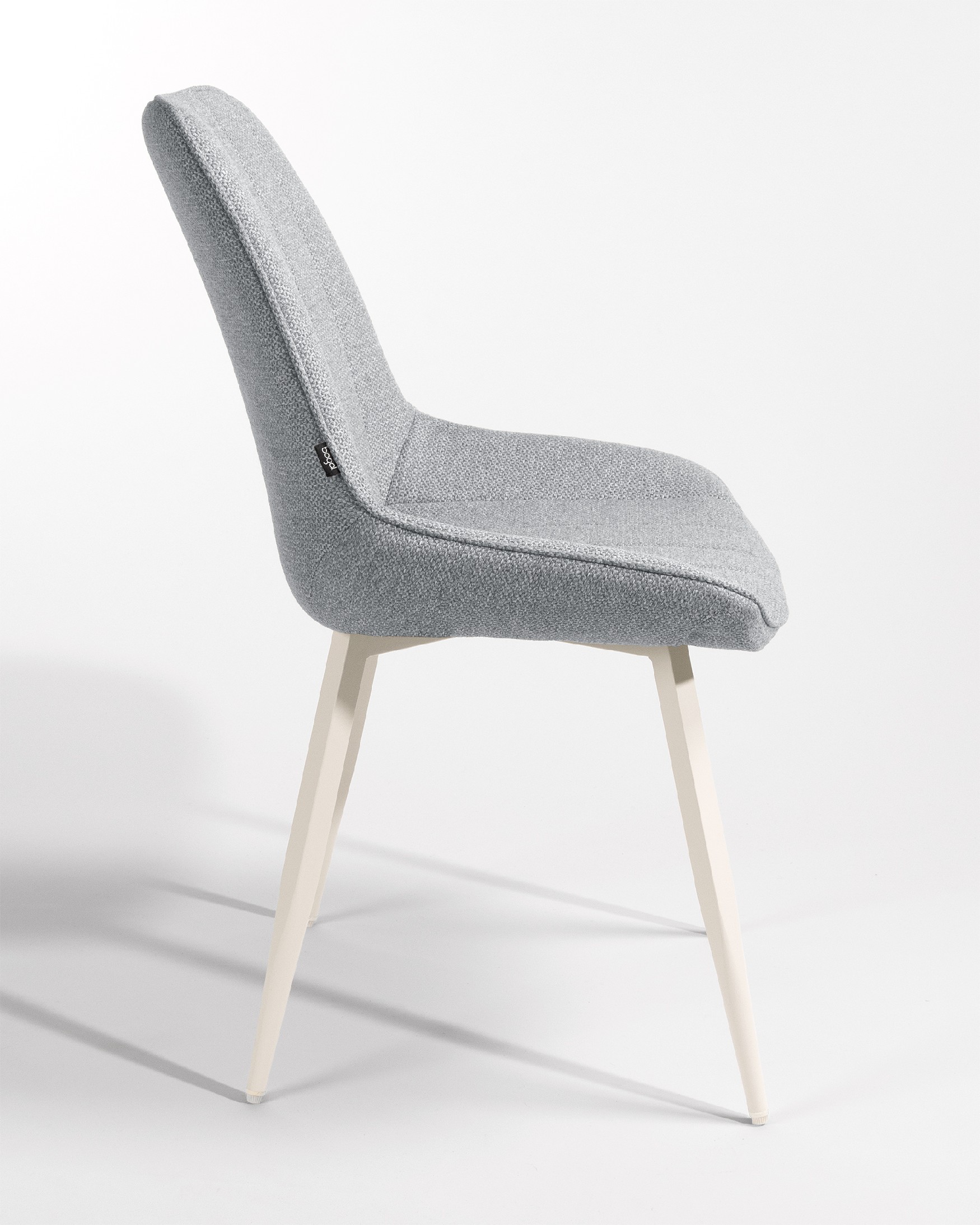Chaise Helsinki avec rembourrage gris et pieds en métal ivoire