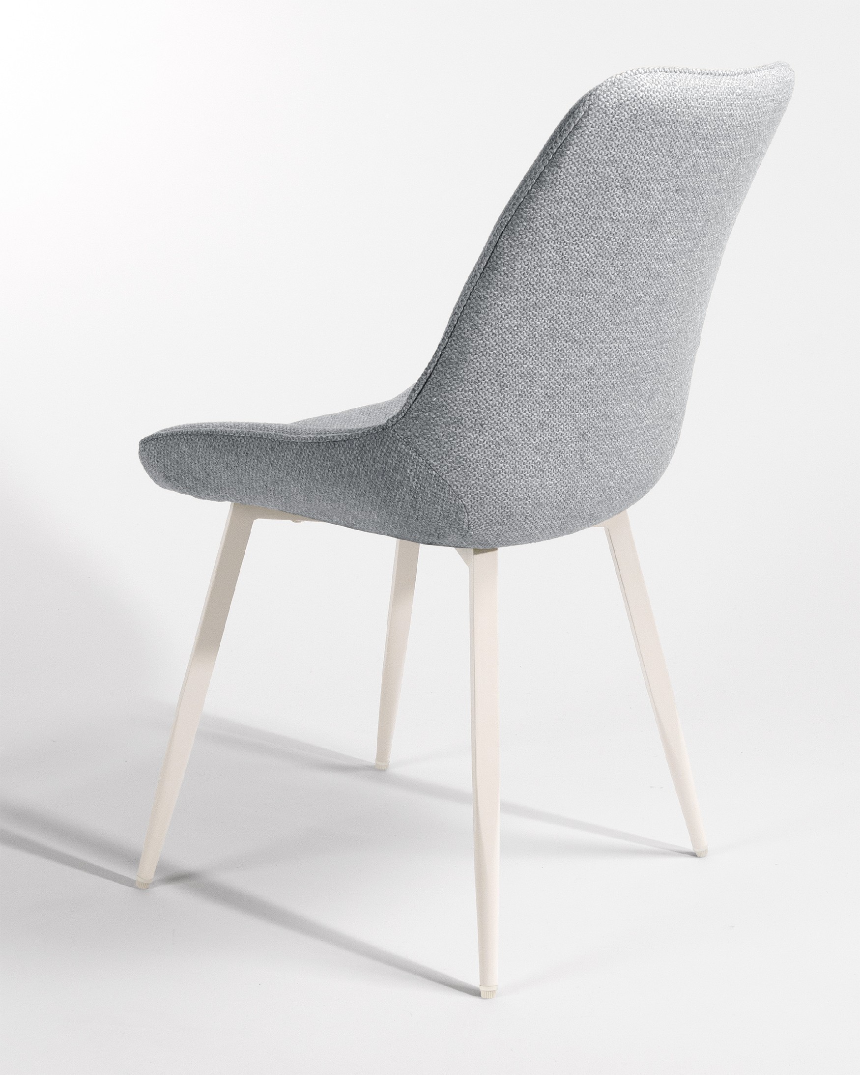 Chaise Helsinki avec rembourrage gris et pieds en métal ivoire