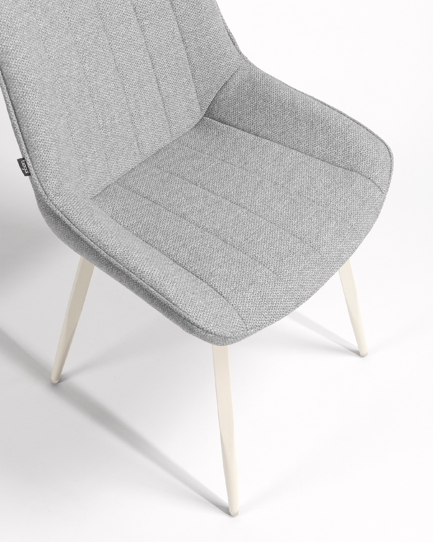 Chaise Helsinki avec rembourrage gris et pieds en métal ivoire