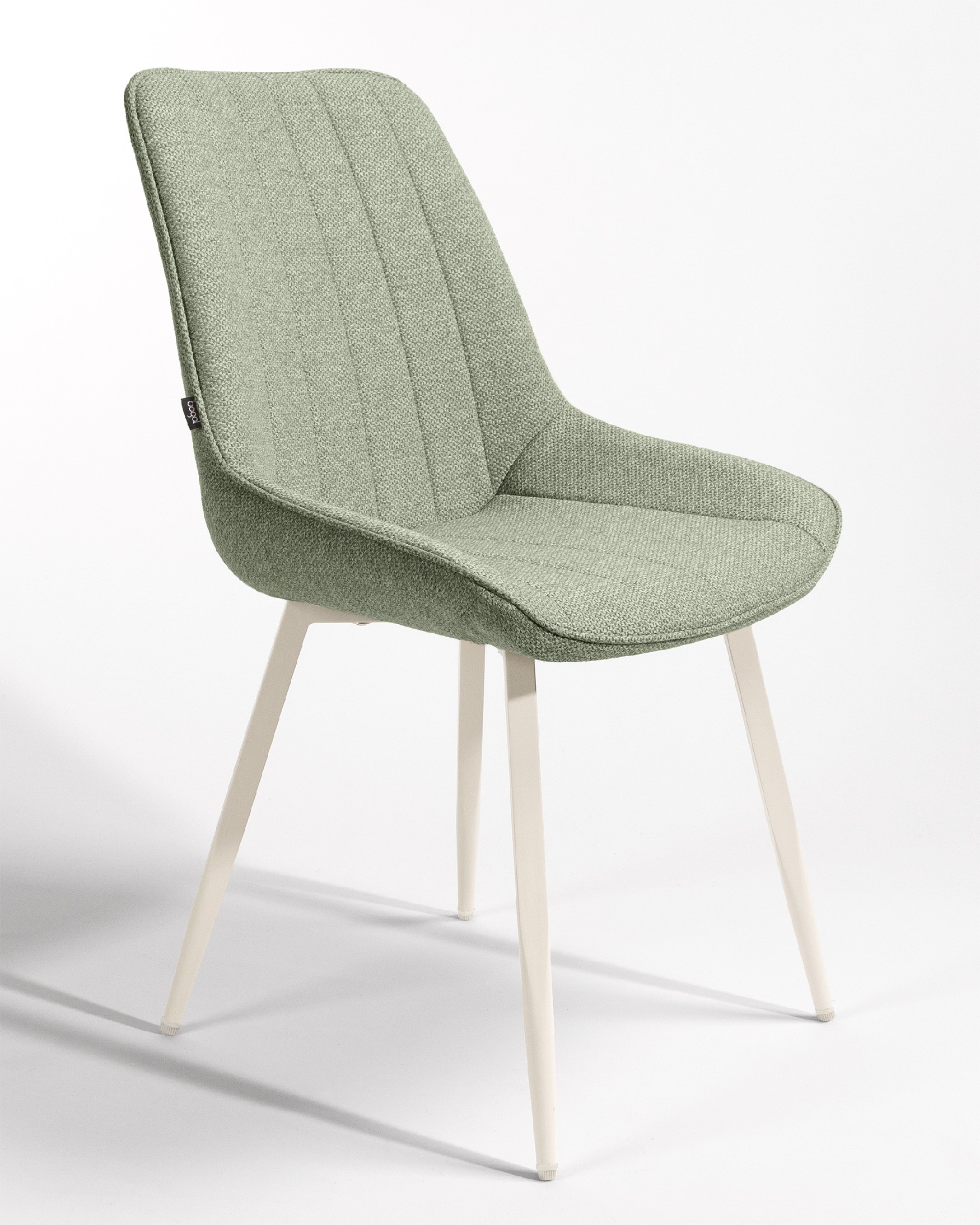 Chaise Helsinki avec un revêtement vert et des pieds métalliques ivoire
