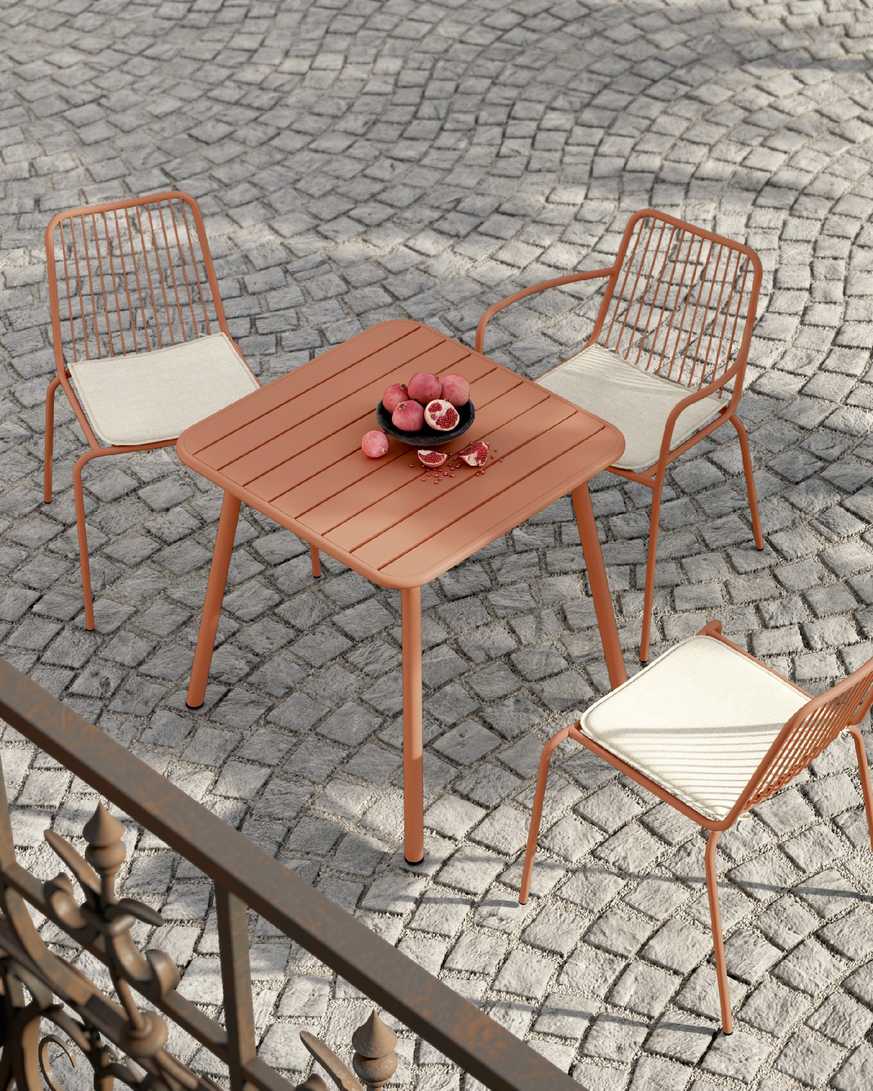 Honolulu outdoor metal table terracotta color 70 x 70 cm
