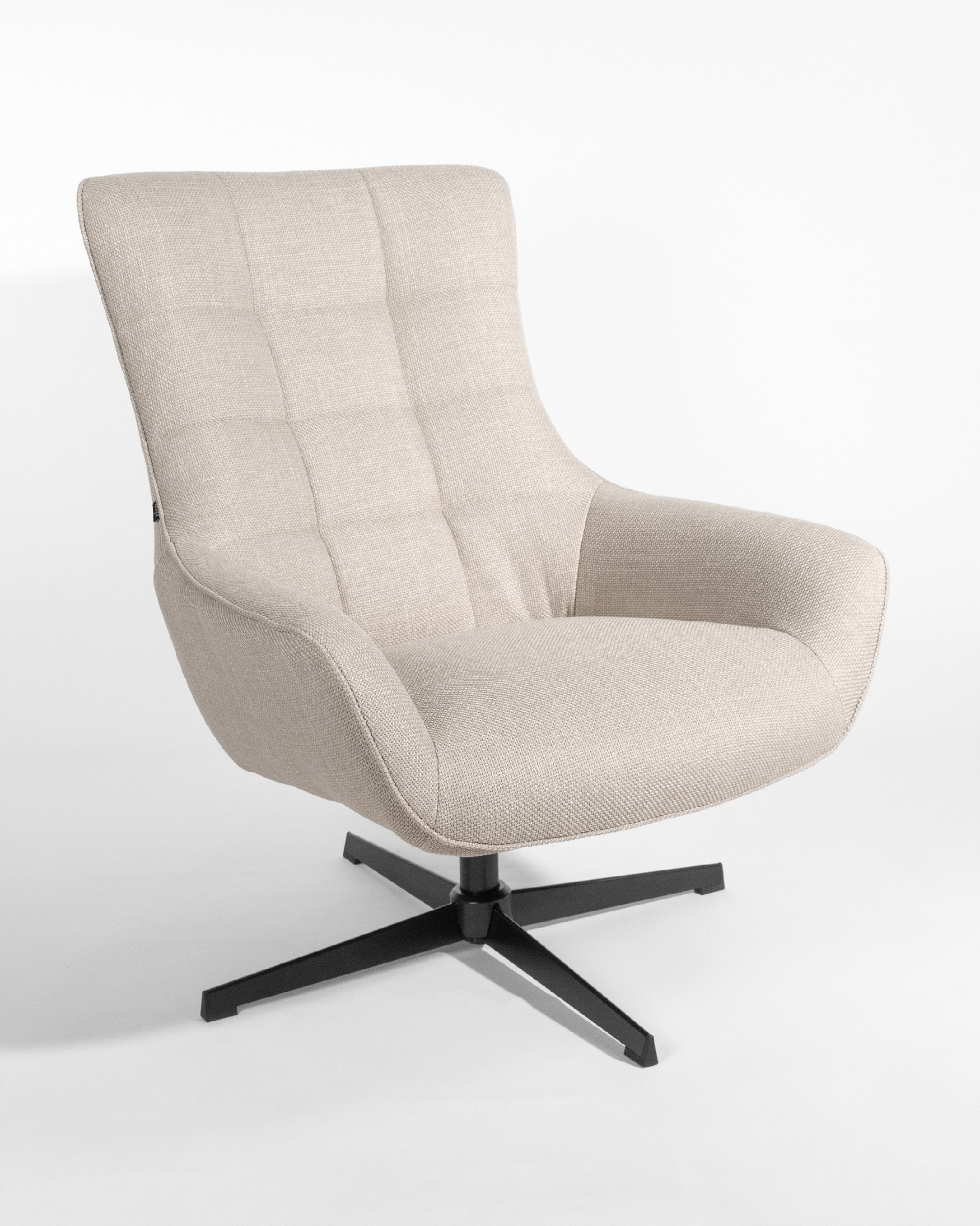 Fauteuil pivotant Iris avec rembourrage perle et pieds en métal noir