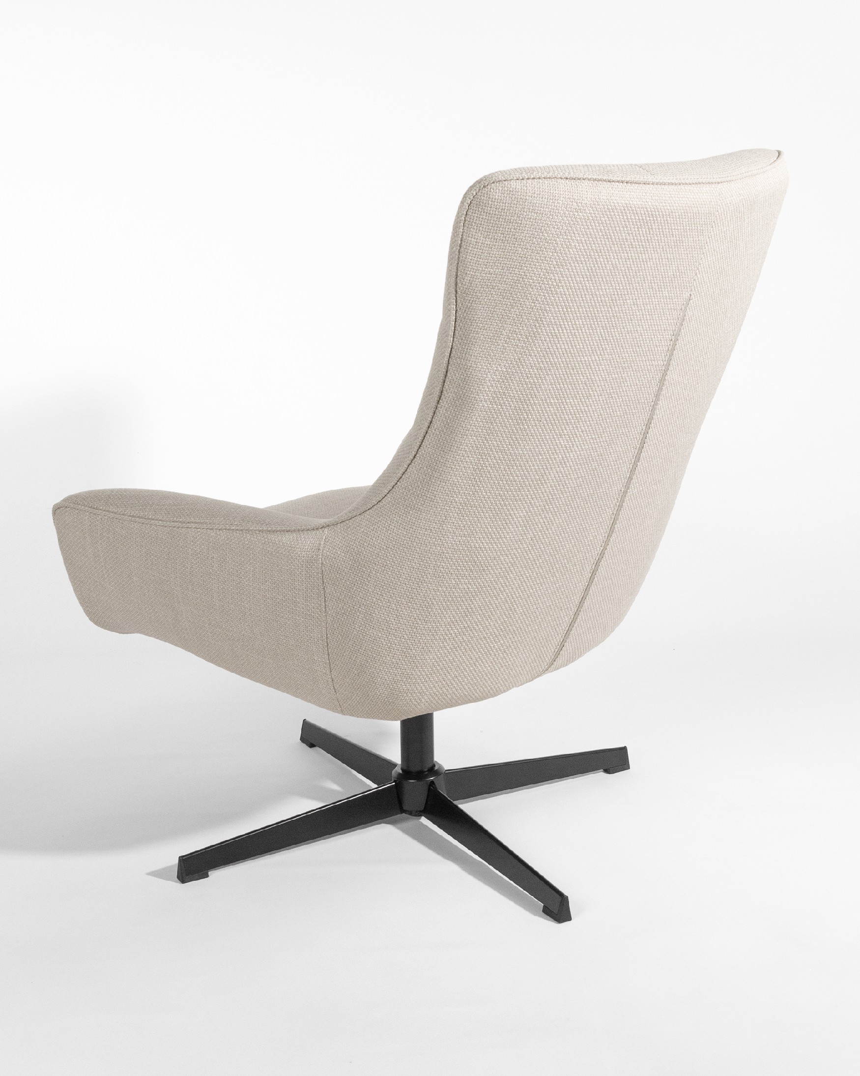 Fauteuil pivotant Iris avec rembourrage perle et pieds en métal noir