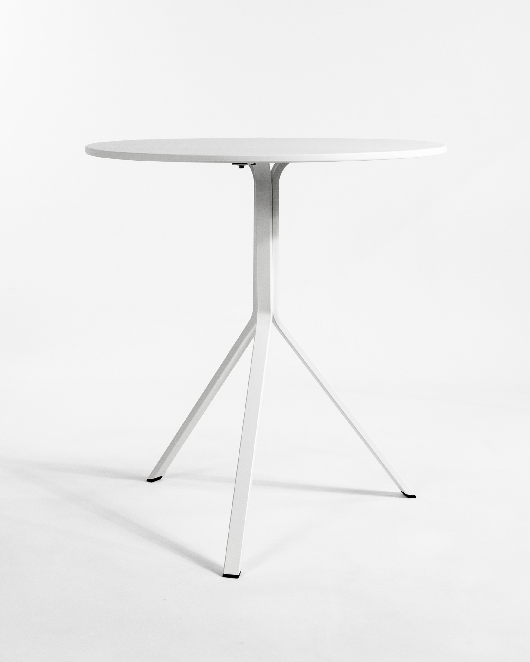 Table Jonico rond à l'extérieur avec plateau en polypropylène et pieds en métal blanc Ø 70 cm