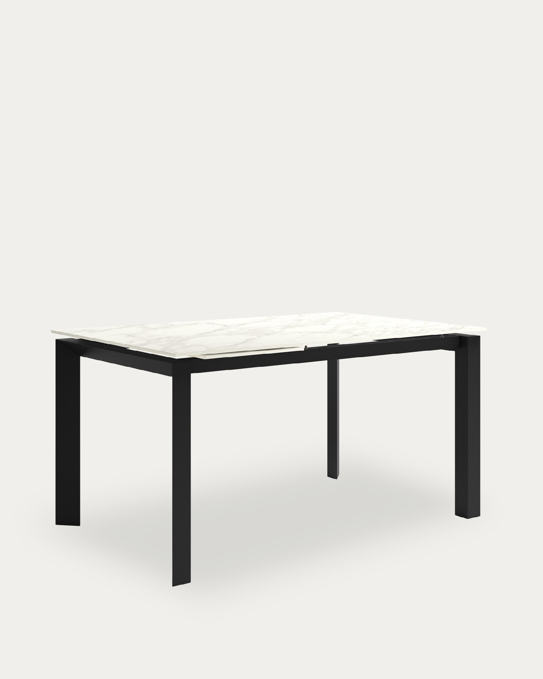 Table Júcar extensible avec finition porcelaine carrara et structure métallique noire 180-230 x 90 cm