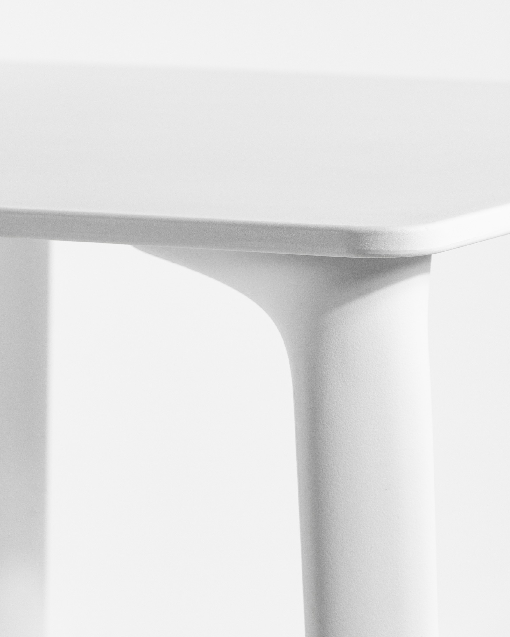 White polypropylene outdoor table 70 x 70 cm