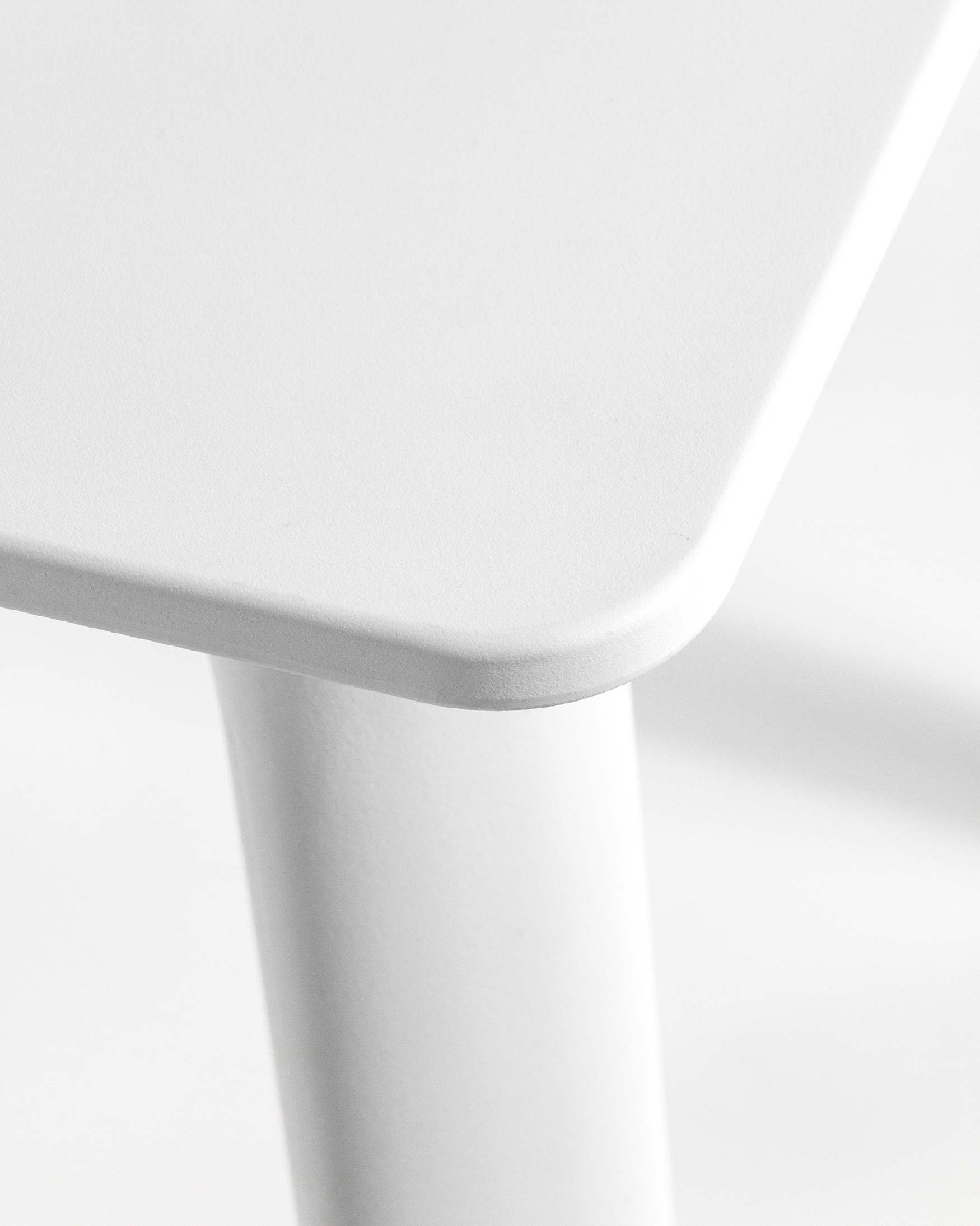White polypropylene outdoor table 70 x 70 cm