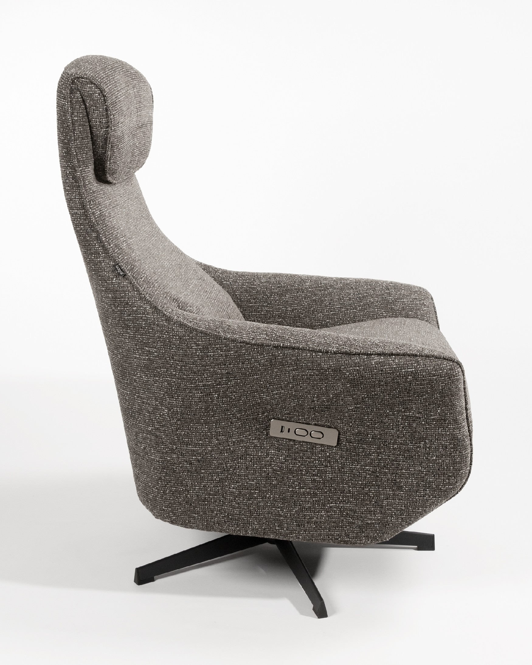 Fauteuil relax électrique pivotant Kiara avec tapisserie anthracite et pied en métal noir. Zéro gravité.
