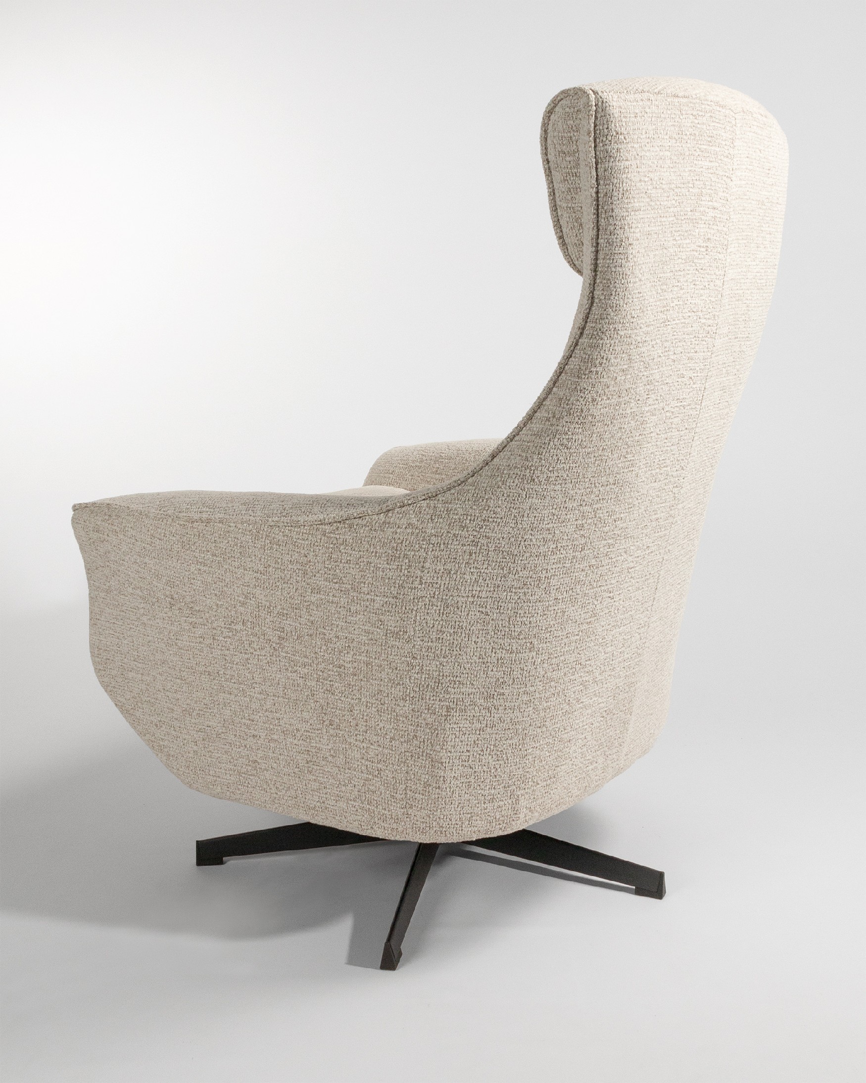 KAren electric swivel relax armchair with pearl upholstery and black metal base. Zero gravity.