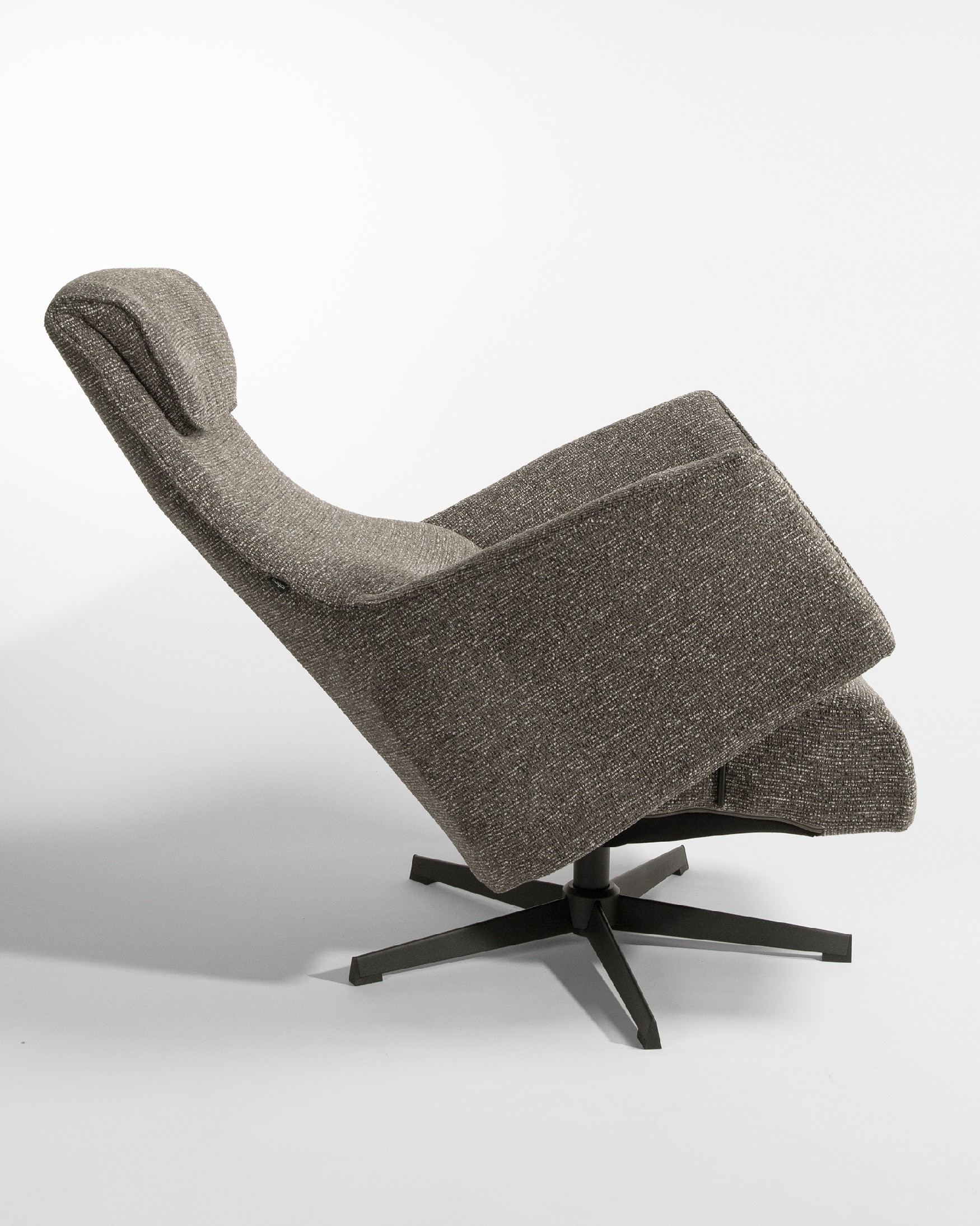 Kiara manual swivel recliner with anthracite upholstery and black metal leg. With ottoman.