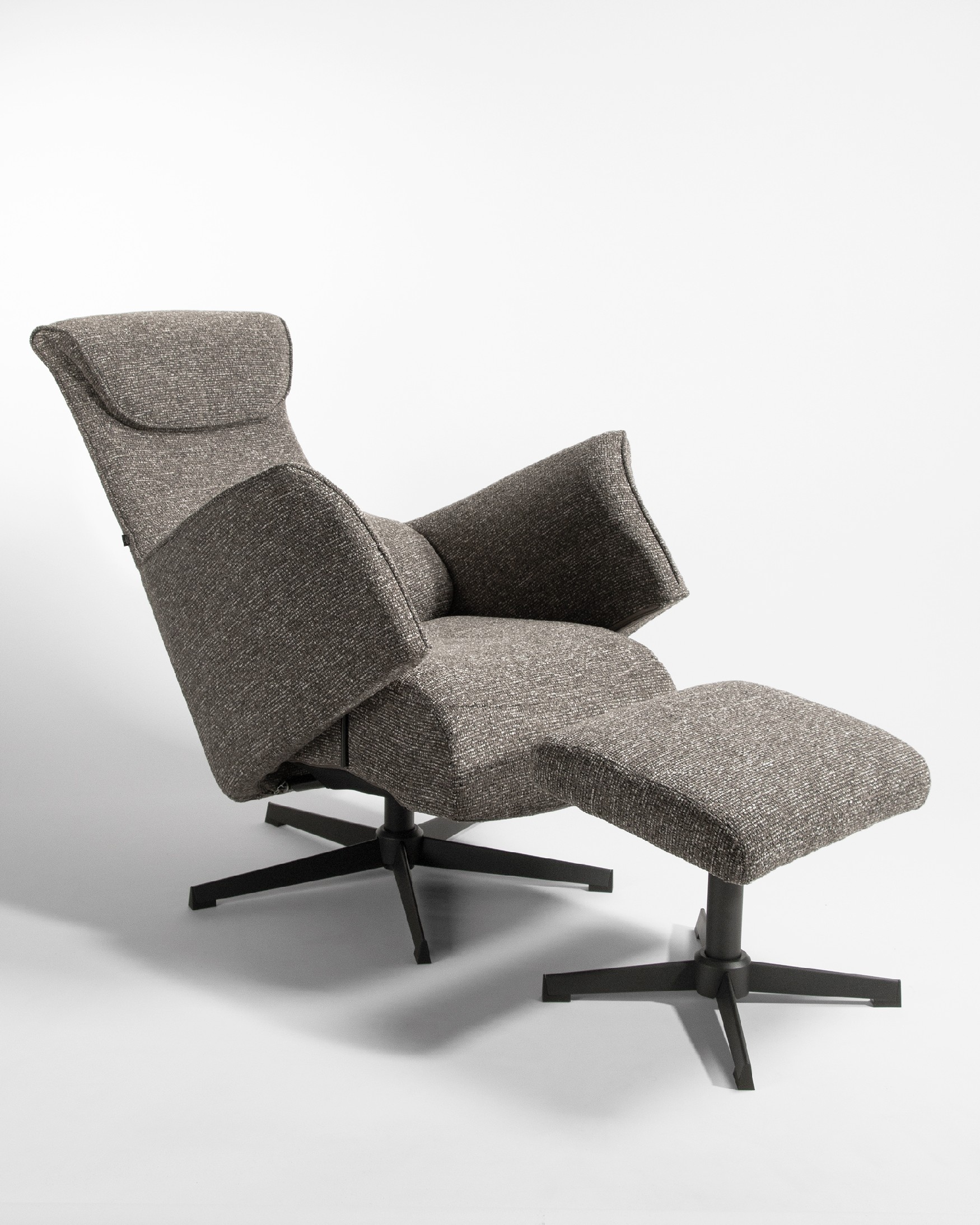 Kiara manual swivel recliner with anthracite upholstery and black metal leg. With ottoman.