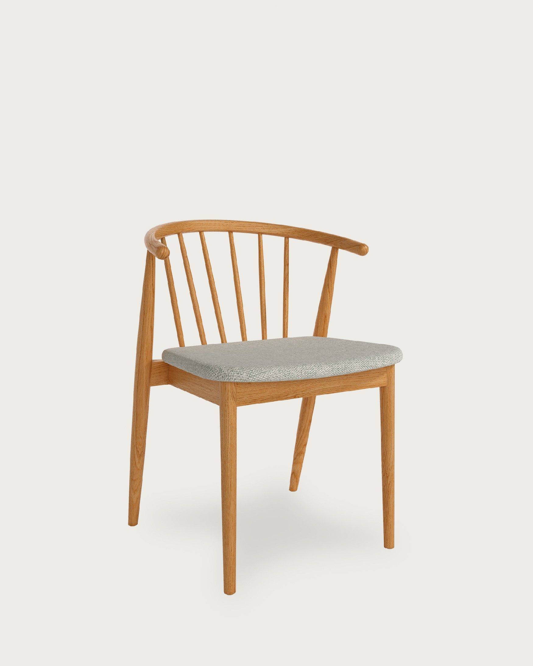 Silla Kili con tapizado gris y estructura roble natural