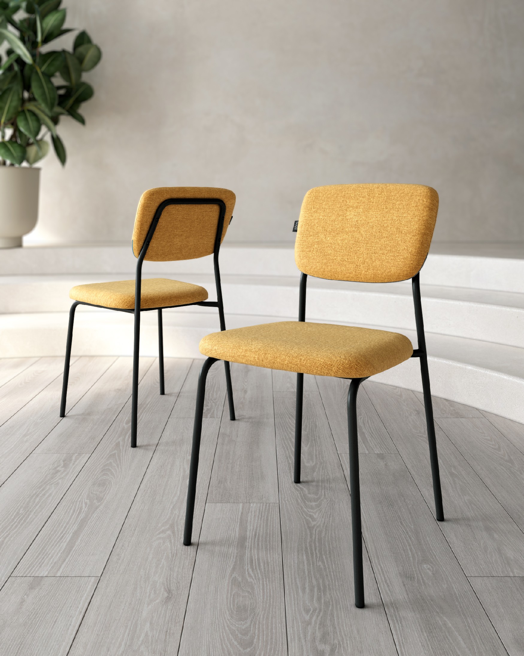 Chaise Kobe avec un revêtement moutarde et des pieds métalliques noirs