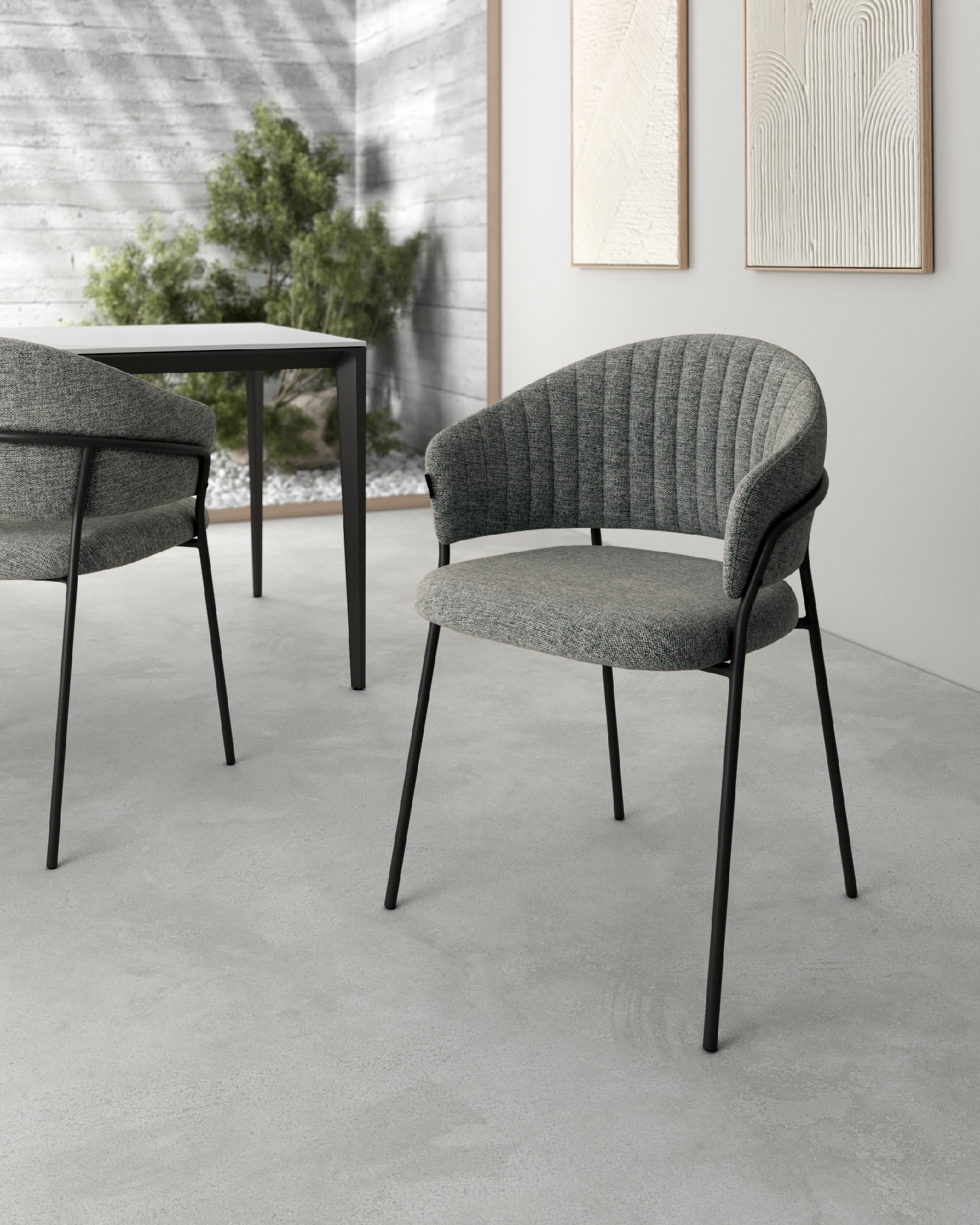Silla Kyoto con tapizado gris y patas metálicas negras