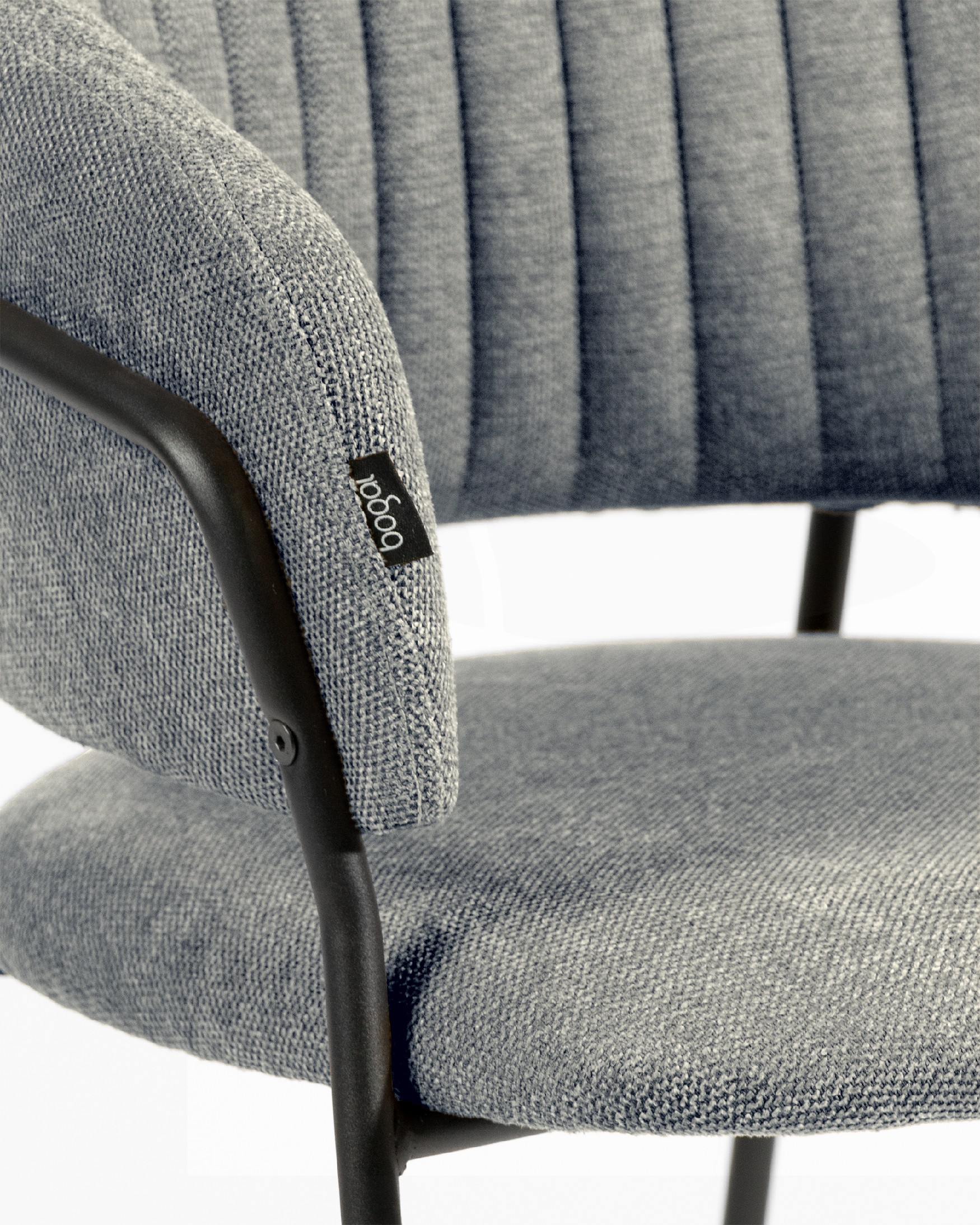 Silla Kyoto con tapizado gris y patas metálicas negras