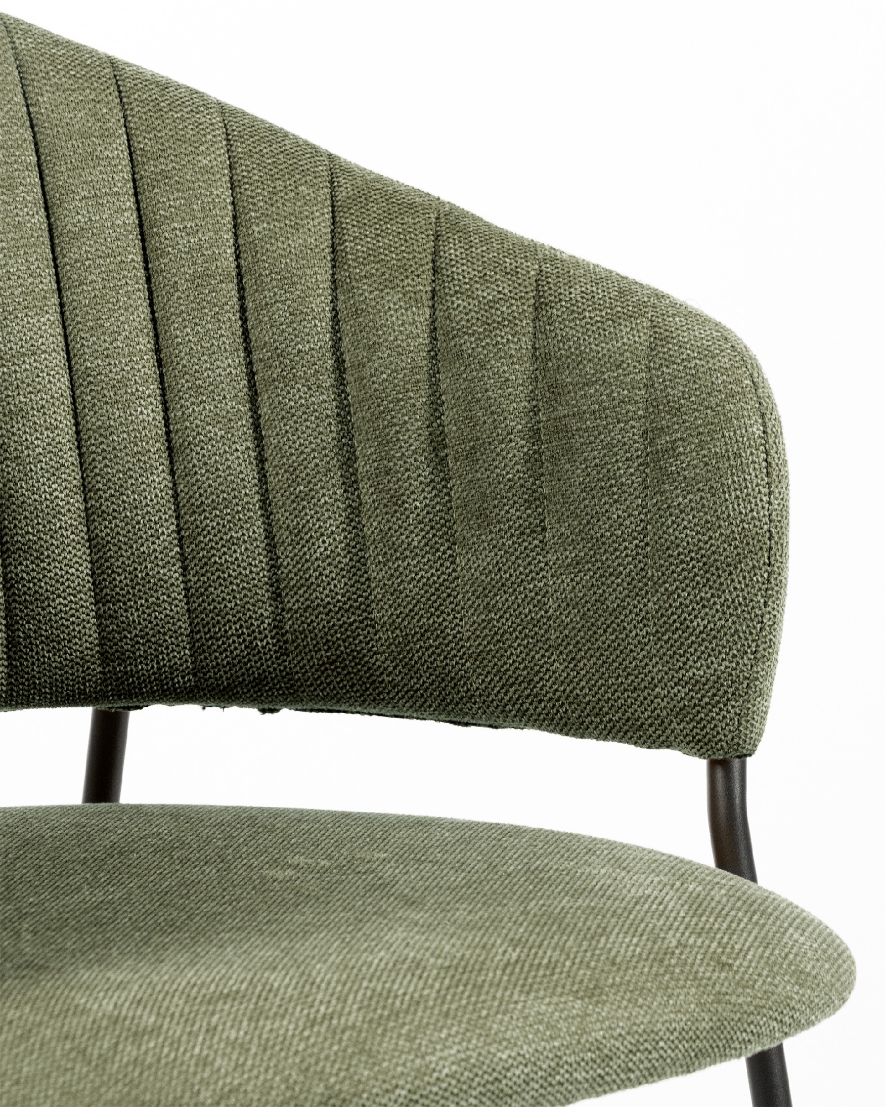 Chaise Kyoto avec un revêtement vert et des pieds métalliques noirs