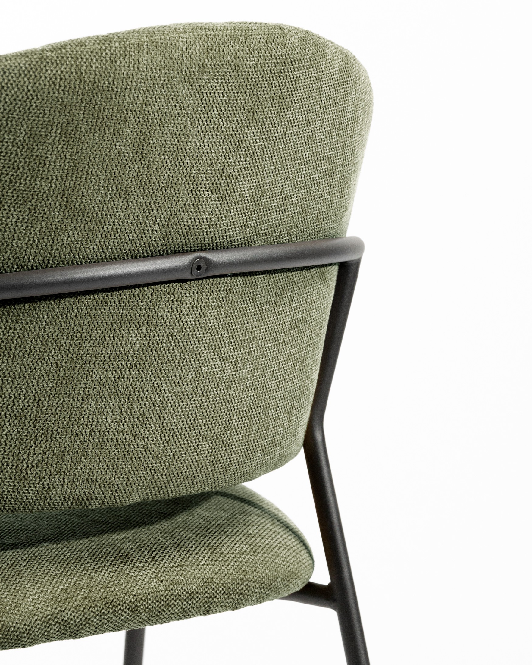Chaise Kyoto avec un revêtement vert et des pieds métalliques noirs