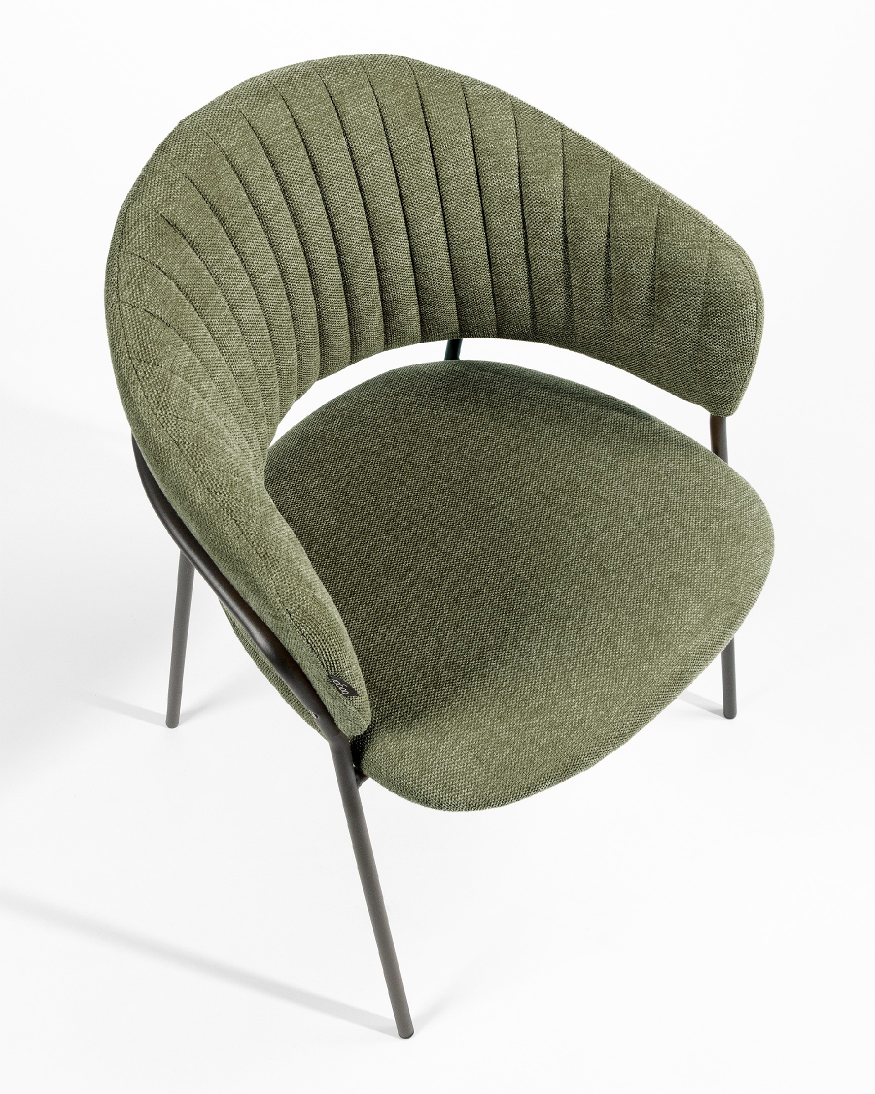 Chaise Kyoto avec un revêtement vert et des pieds métalliques noirs