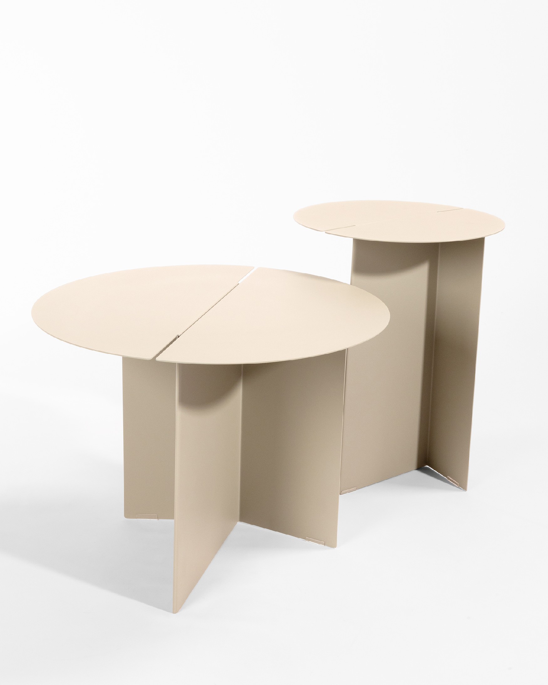 Mesa auxiliar redonda Linux de metal lacado beige Ø 35 cm