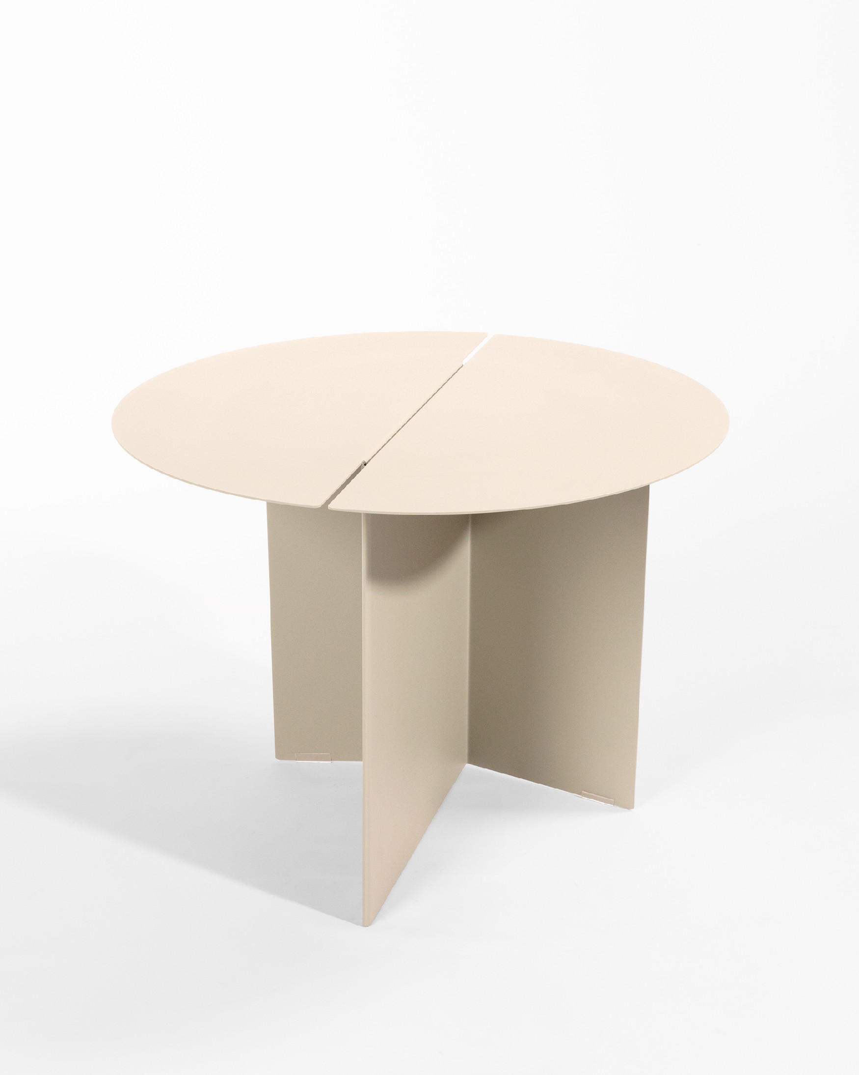 Beige lacquered round Linux metal side table Ø 50 cm