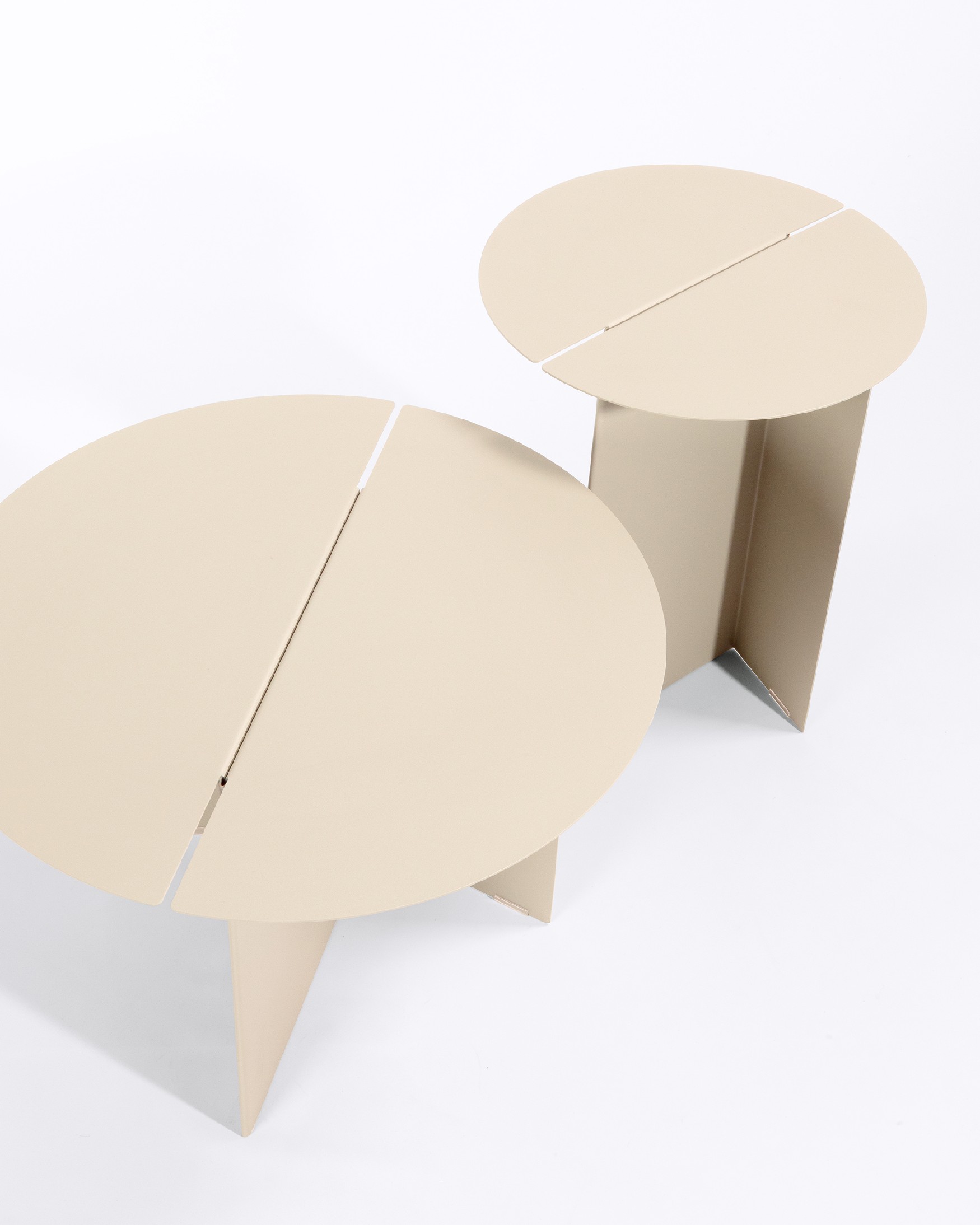 Beige lacquered round Linux metal side table Ø 50 cm