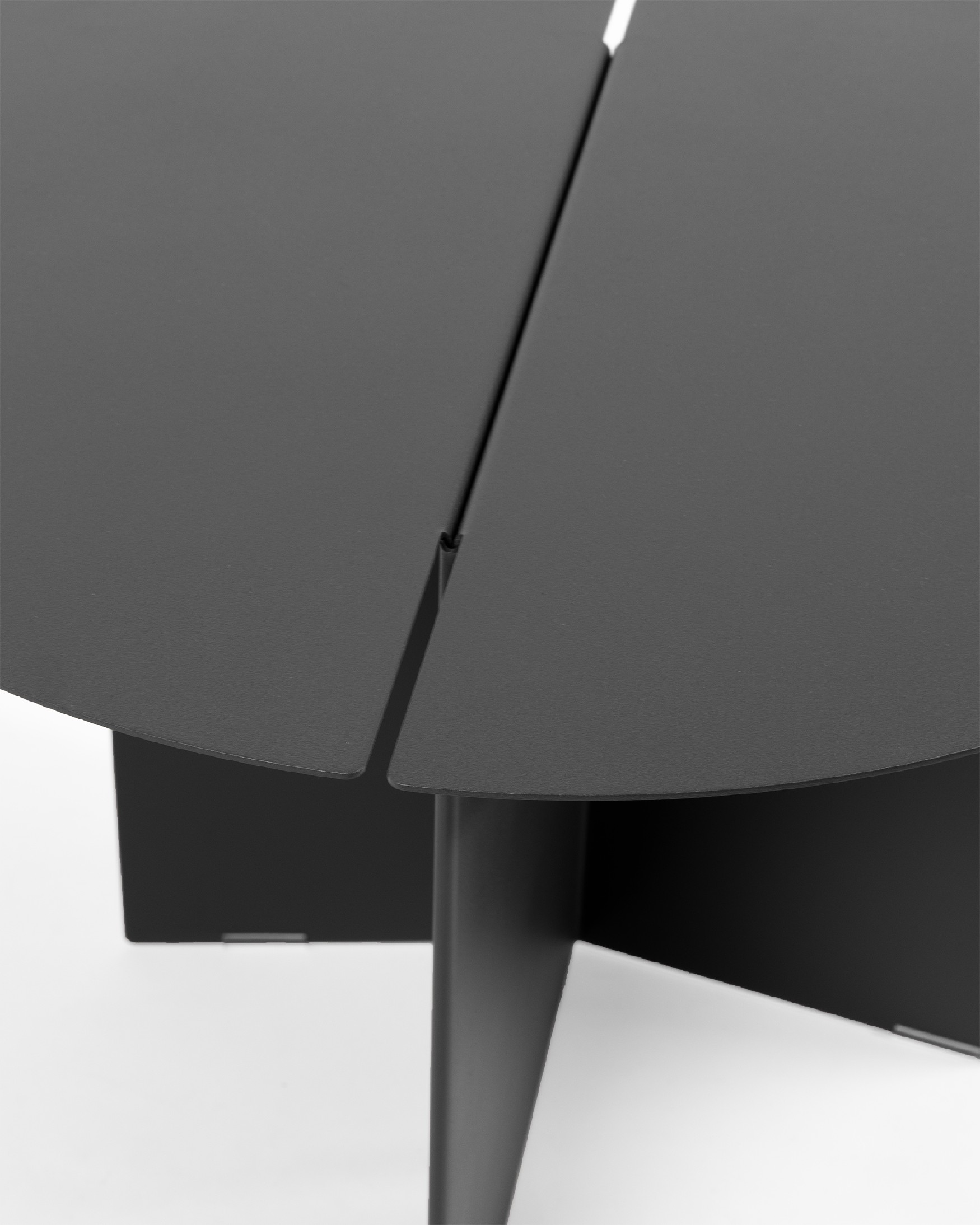 Mesa auxiliar redonda Linux de metal lacado negro Ø 50 cm