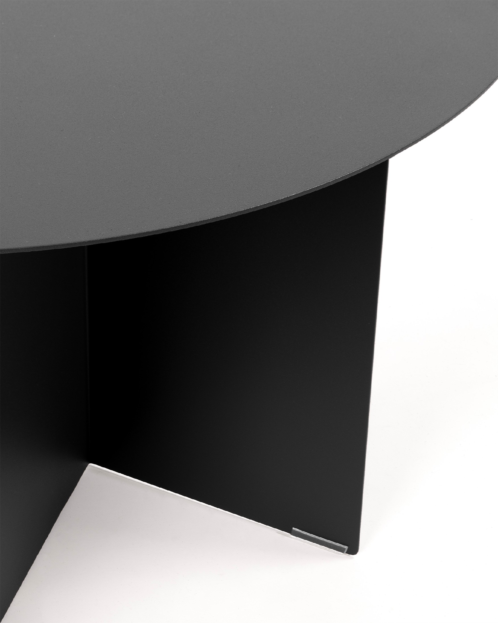 Mesa auxiliar redonda Linux de metal lacado negro Ø 50 cm
