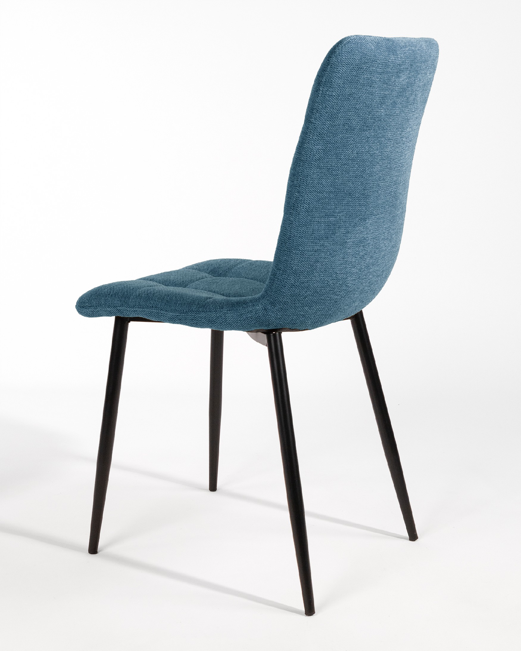 Chaise Lisboa avec rembourrage bleu et pieds métalliques noirs