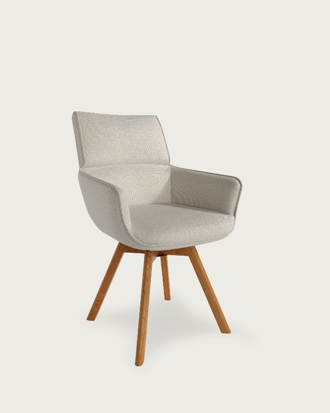 Silla Liverpool con tapizado perla y patas de madera