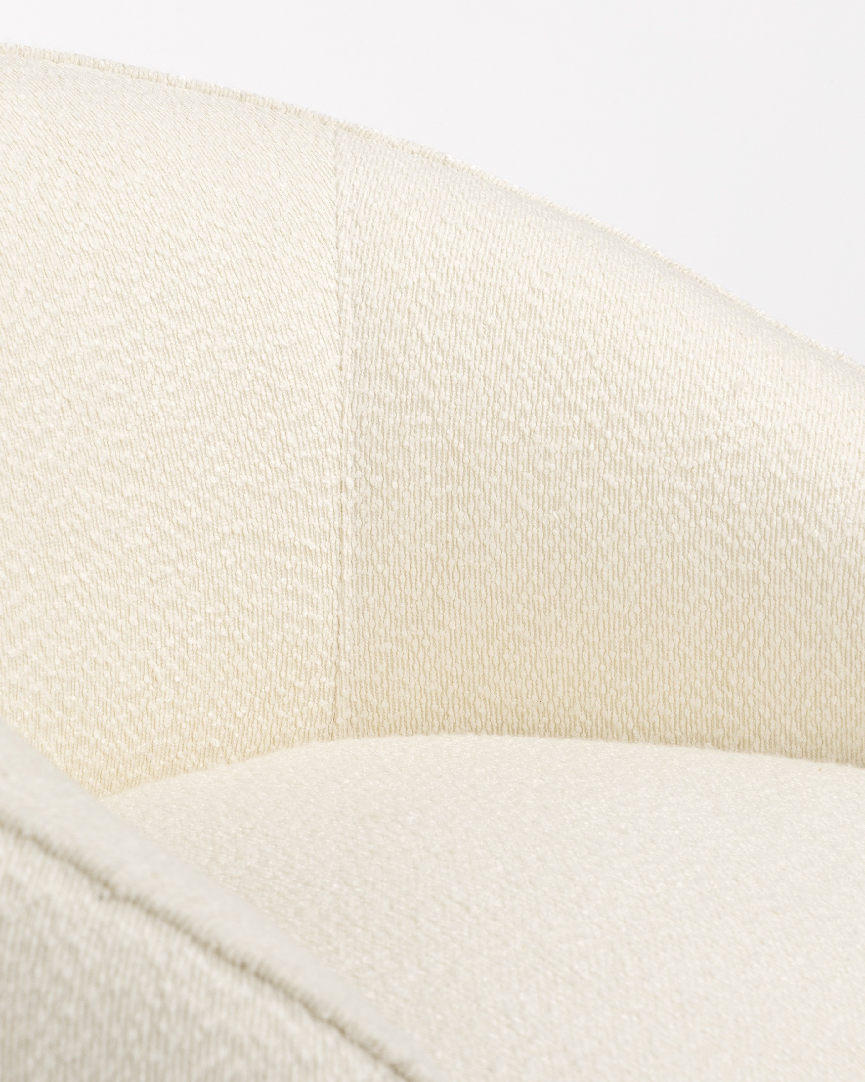 Loto armchair with lamb color upholstery