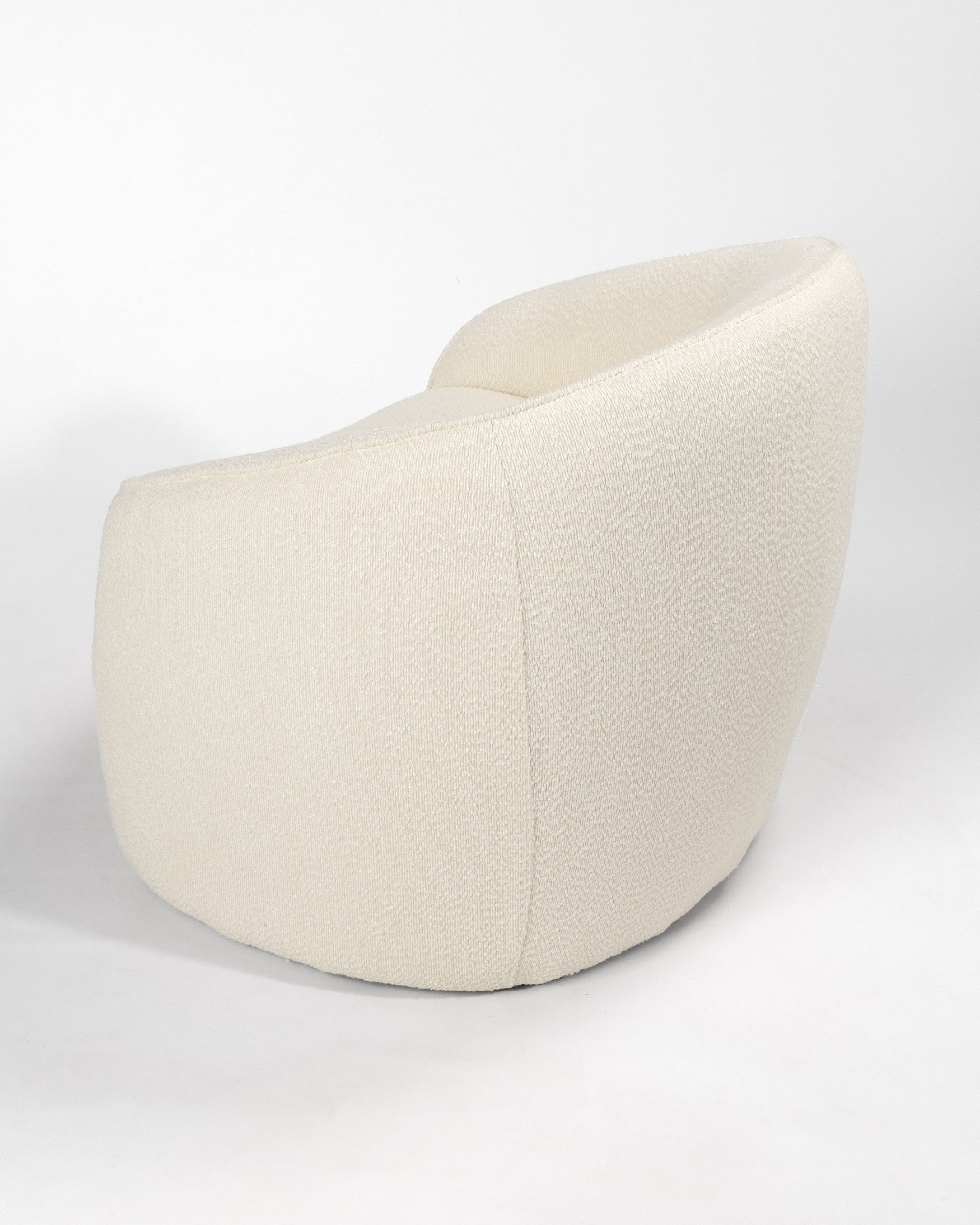 Loto armchair with lamb color upholstery