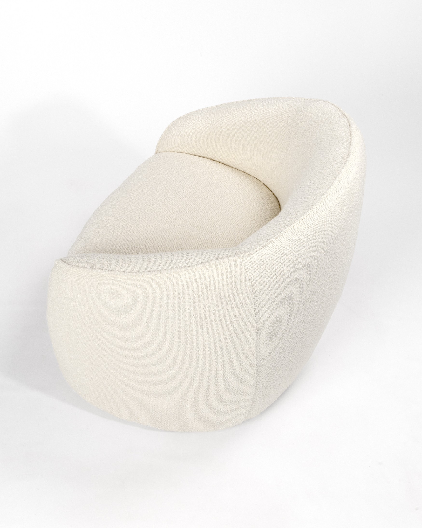 Loto armchair with lamb color upholstery