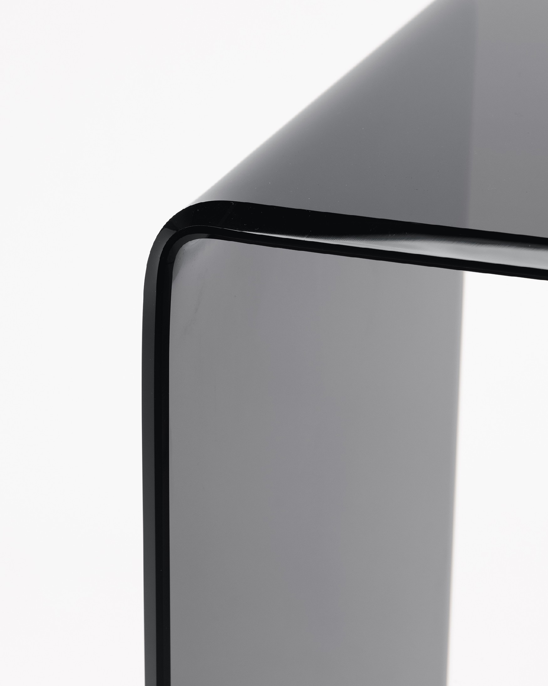 Table d'appoint Mac en verre trempé couleur graphite (12 mm) avec bords biseautés