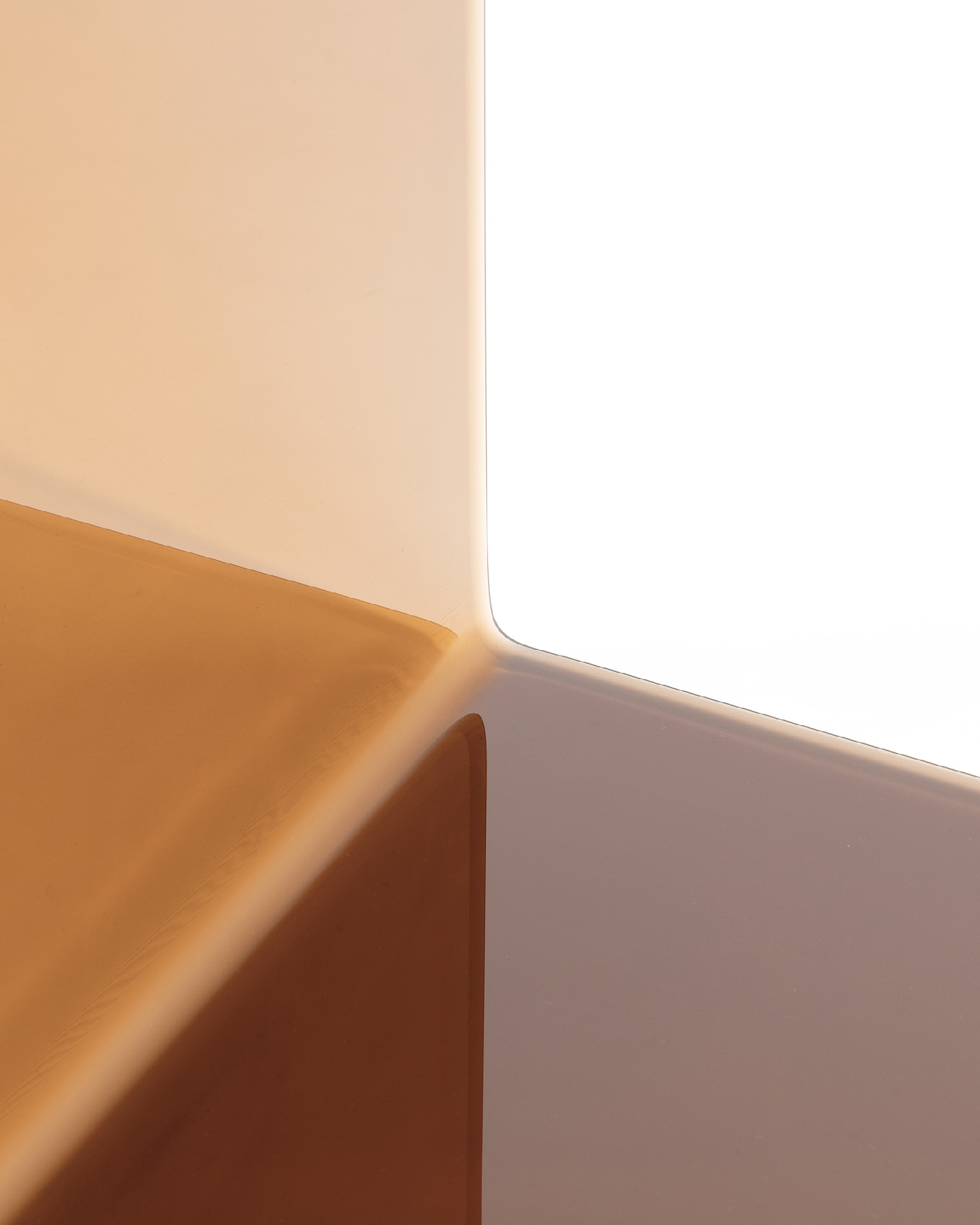 Brown tempered glass Mac side table (12 mm) with beveled edges