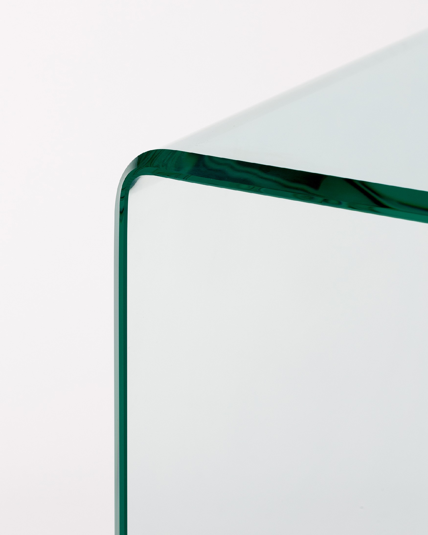 Table d'appoint Mac en verre trempé couleur transparente (12 mm) avec bords biseautés