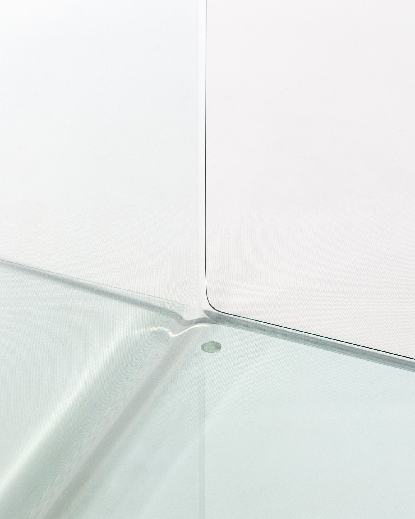 Table d'appoint Mac en verre trempé couleur transparente (12 mm) avec bords biseautés