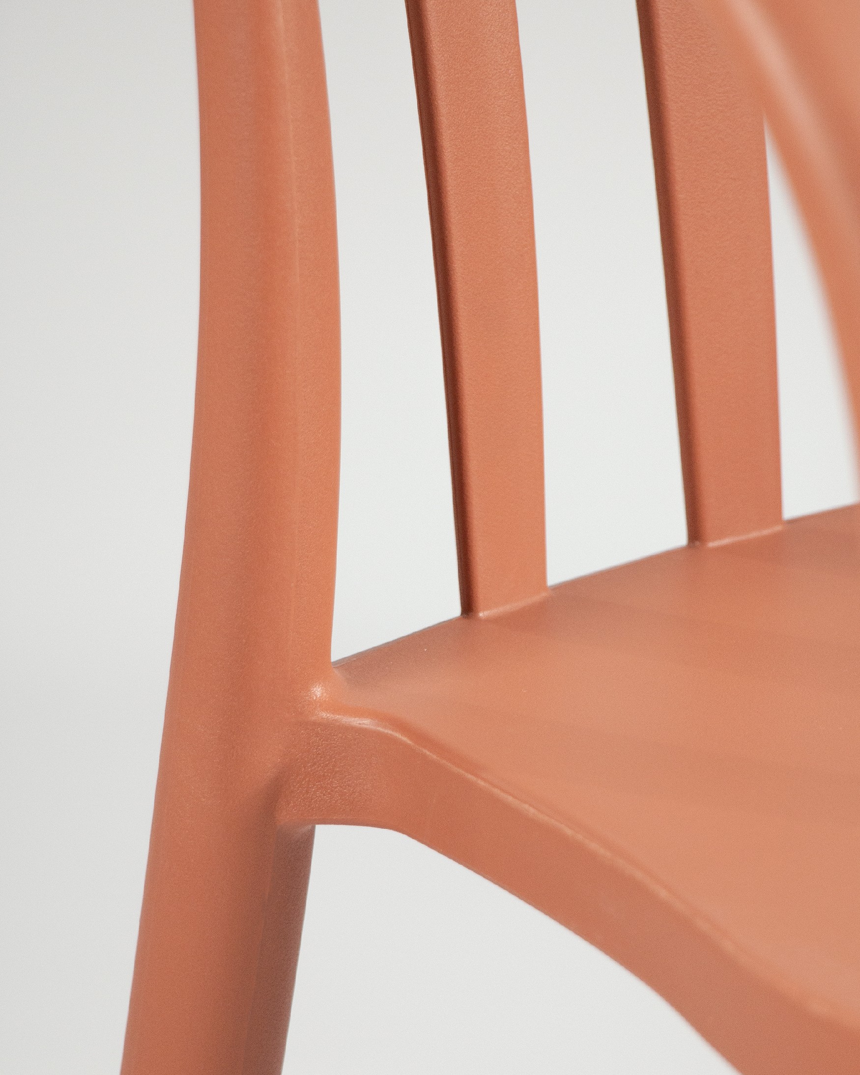 Chaise Malibu en polypropylène tuilé