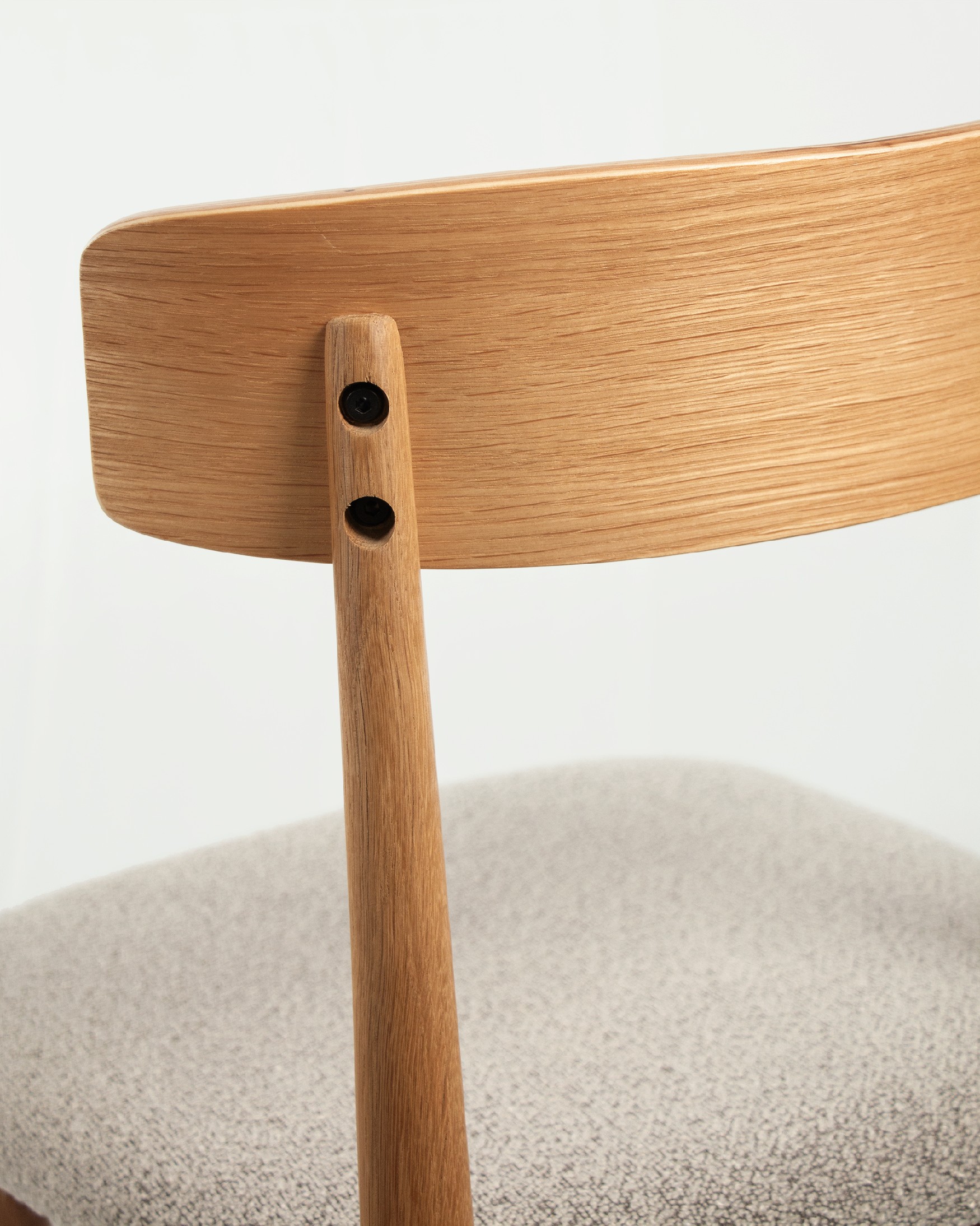 Chaise Malmo avec un revêtement en os et une structure en chêne naturel