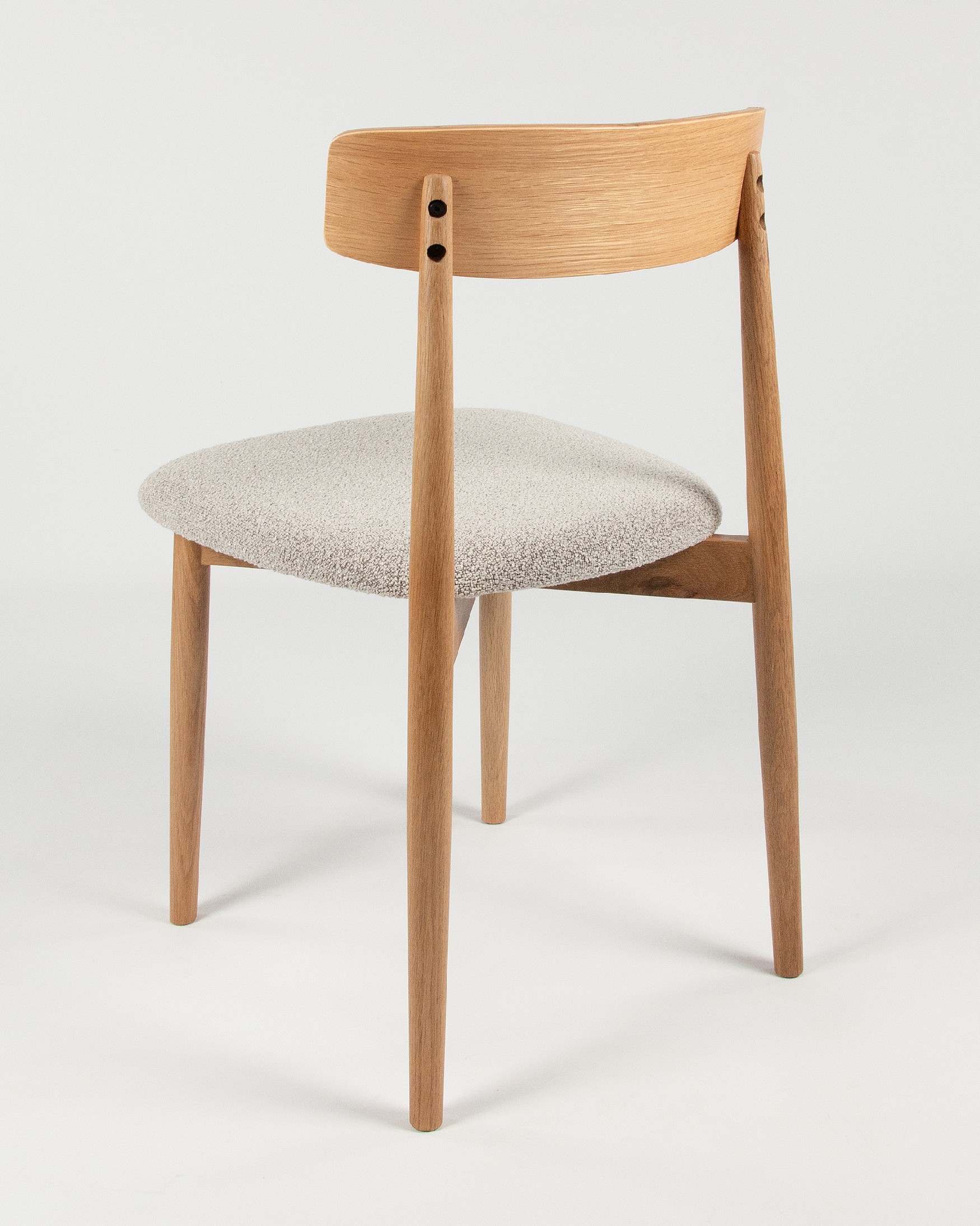 Chaise Malmo avec un revêtement en os et une structure en chêne naturel