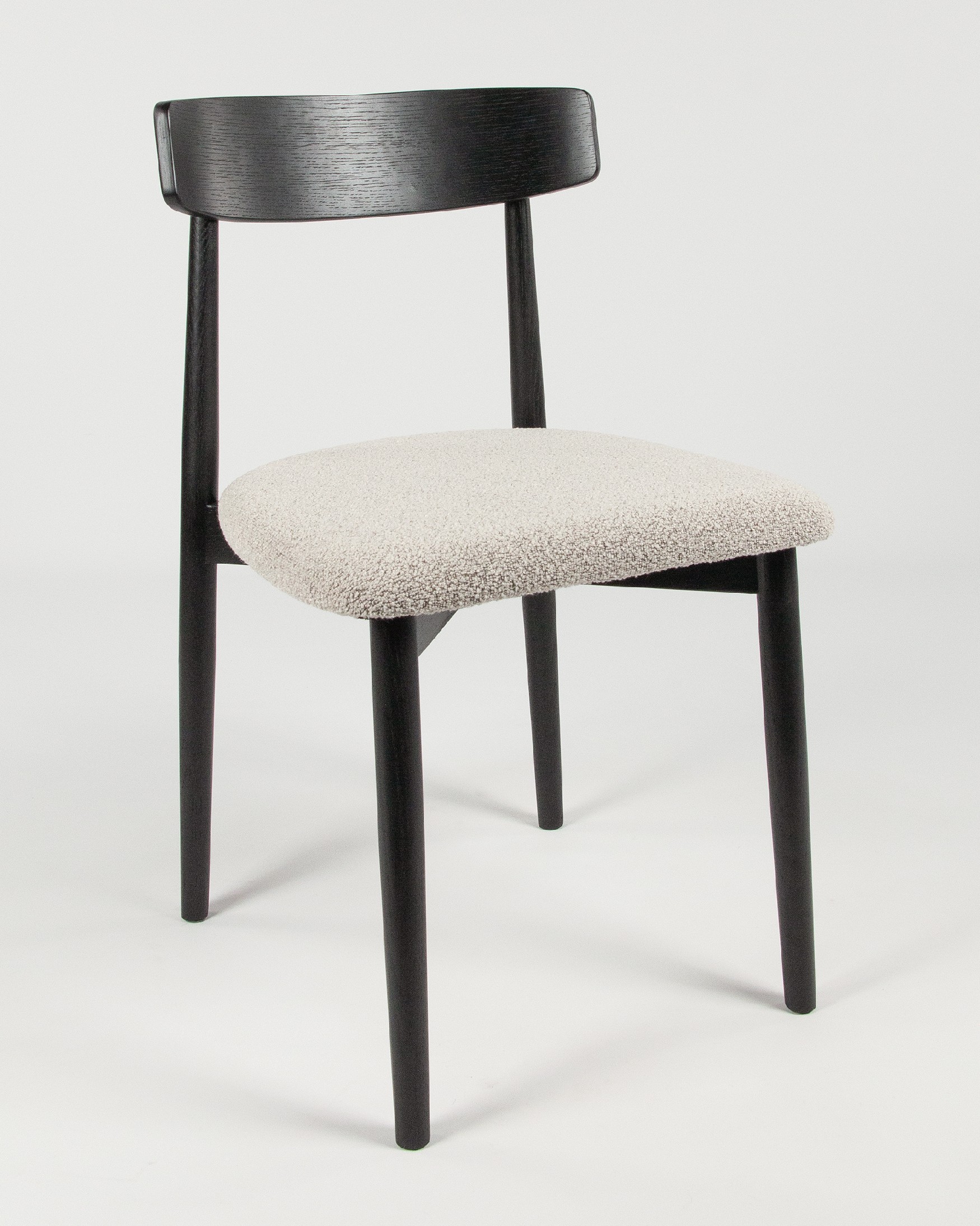 Chaise Malmo avec un revêtement en os et une structure en chêne noir