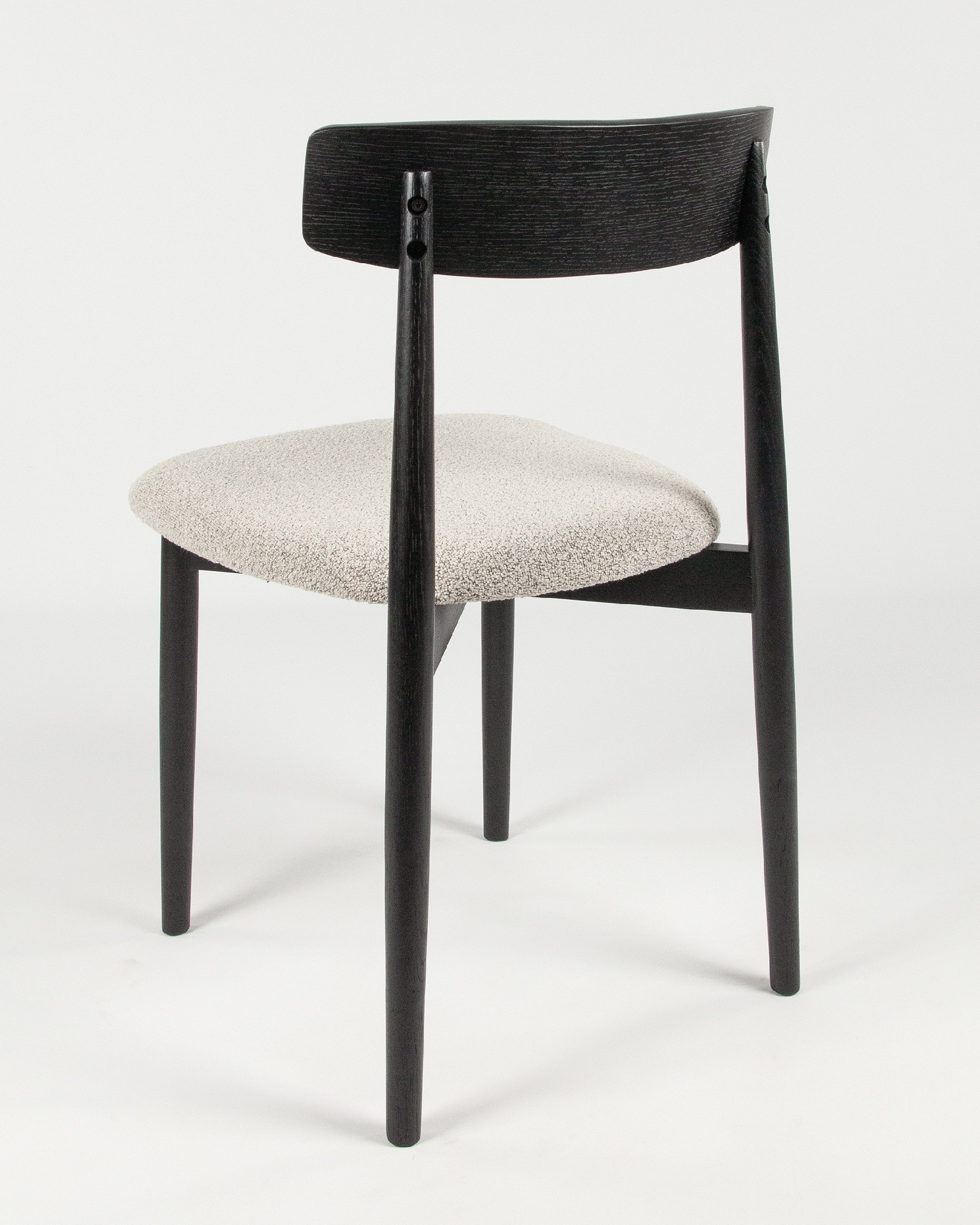 Chaise Malmo avec un revêtement en os et une structure en chêne noir