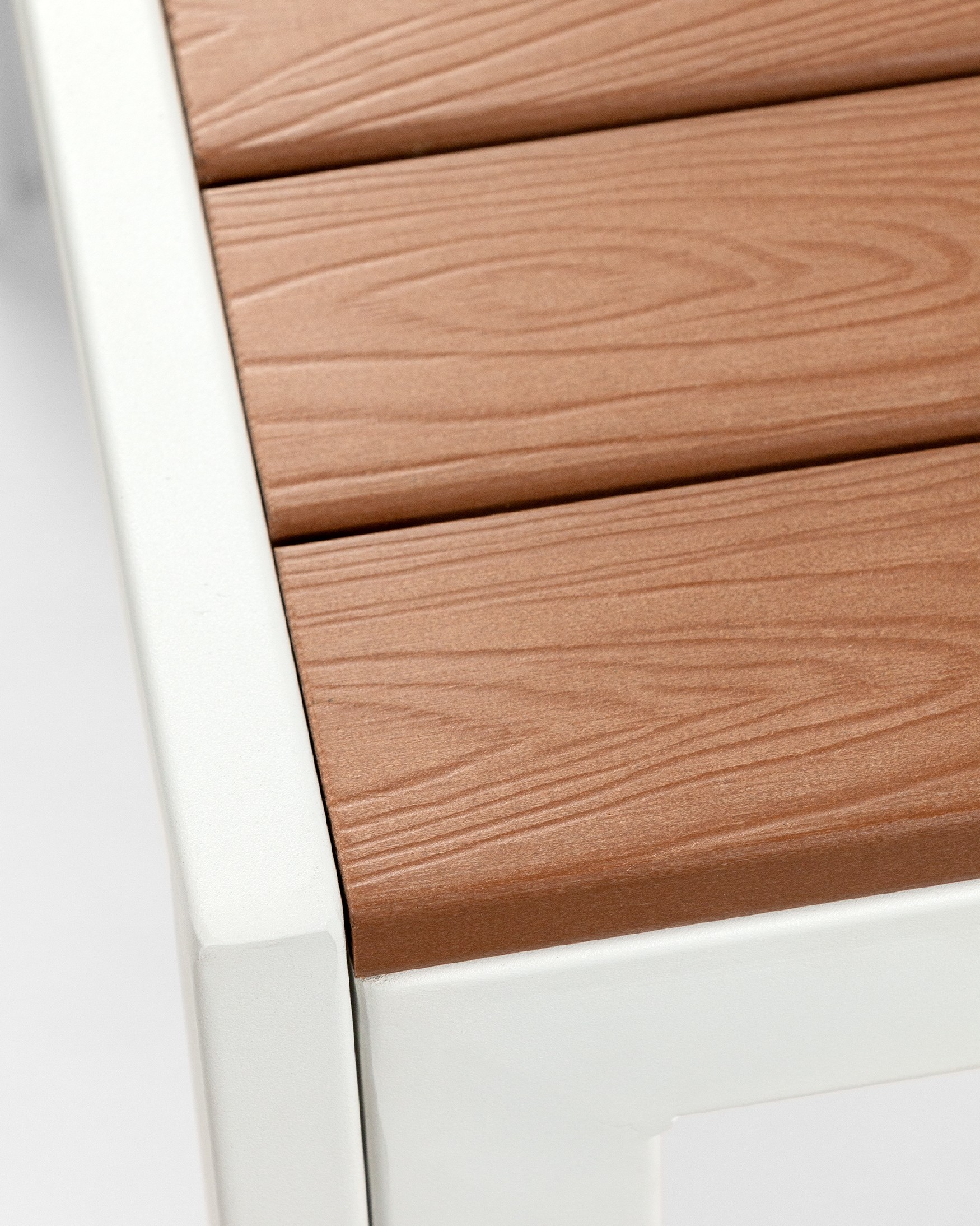 Mesa Marea de exterior con lamas WPC efecto madera y estructura metálica blanca 200 x 90 cm
